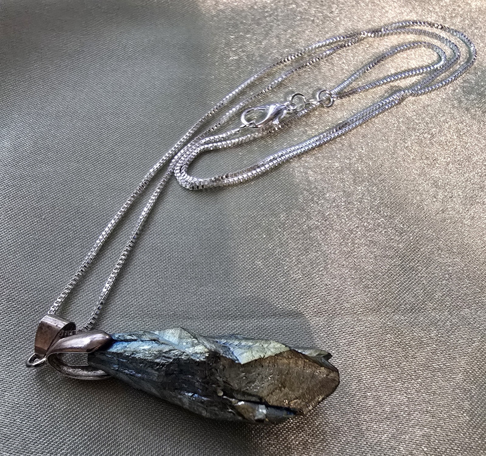 Sterling Silver .925 Box Chain Necklace 20″ w/Crystal Freeform Pendant (M26-65)
