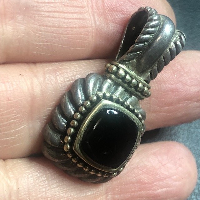 B1460 Sterling 925 unmarked Black Onyx Cabochon Rope Beaded 2-tone Pendant 8.3g