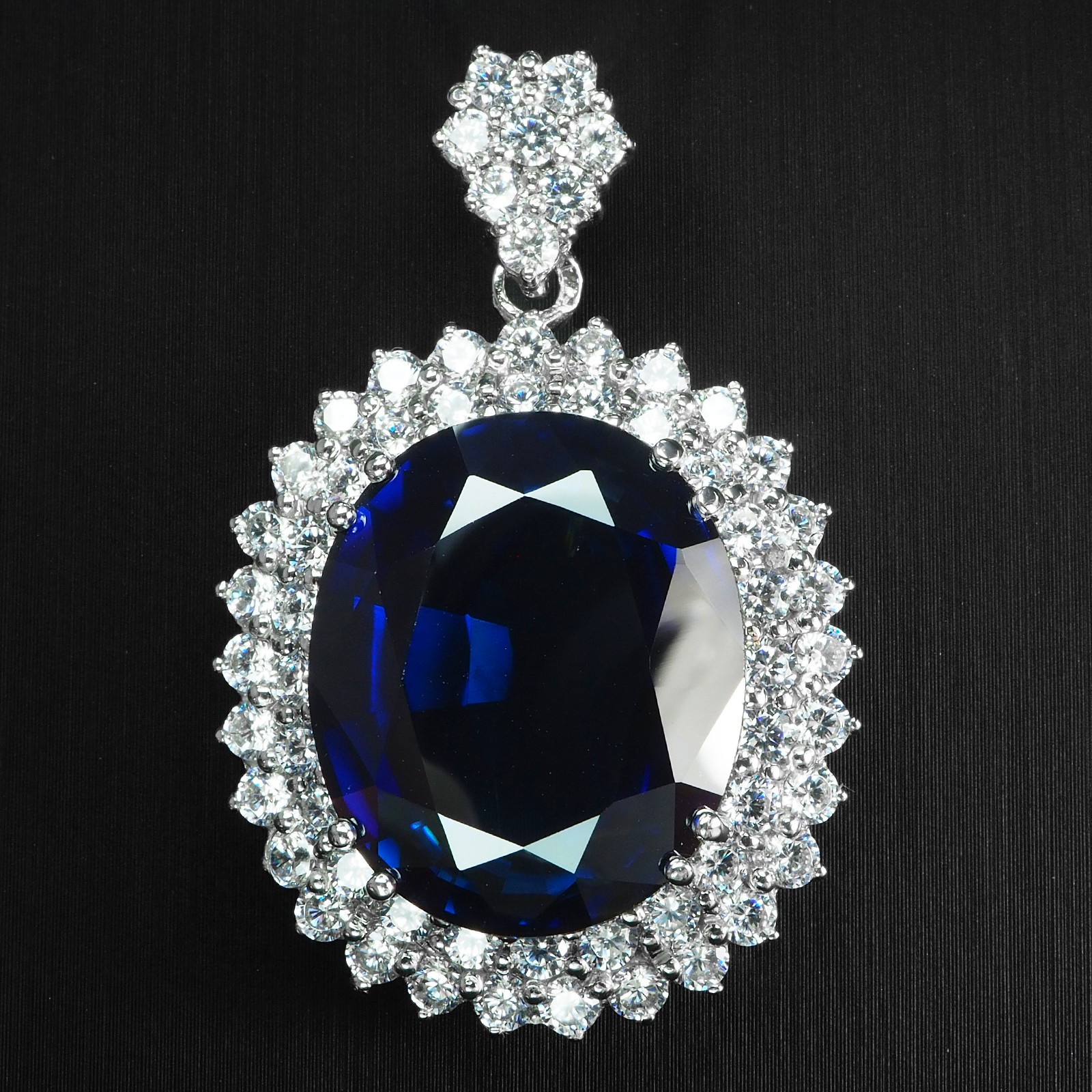 Invaluable Royal Blue Tanzanite 34.30Ct 925 Sterling Silver White Gold Pendants