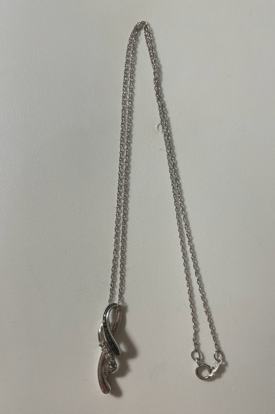 925 Sterling Silver with Black & White Diamonds Twist 18″ Pendant Necklace
