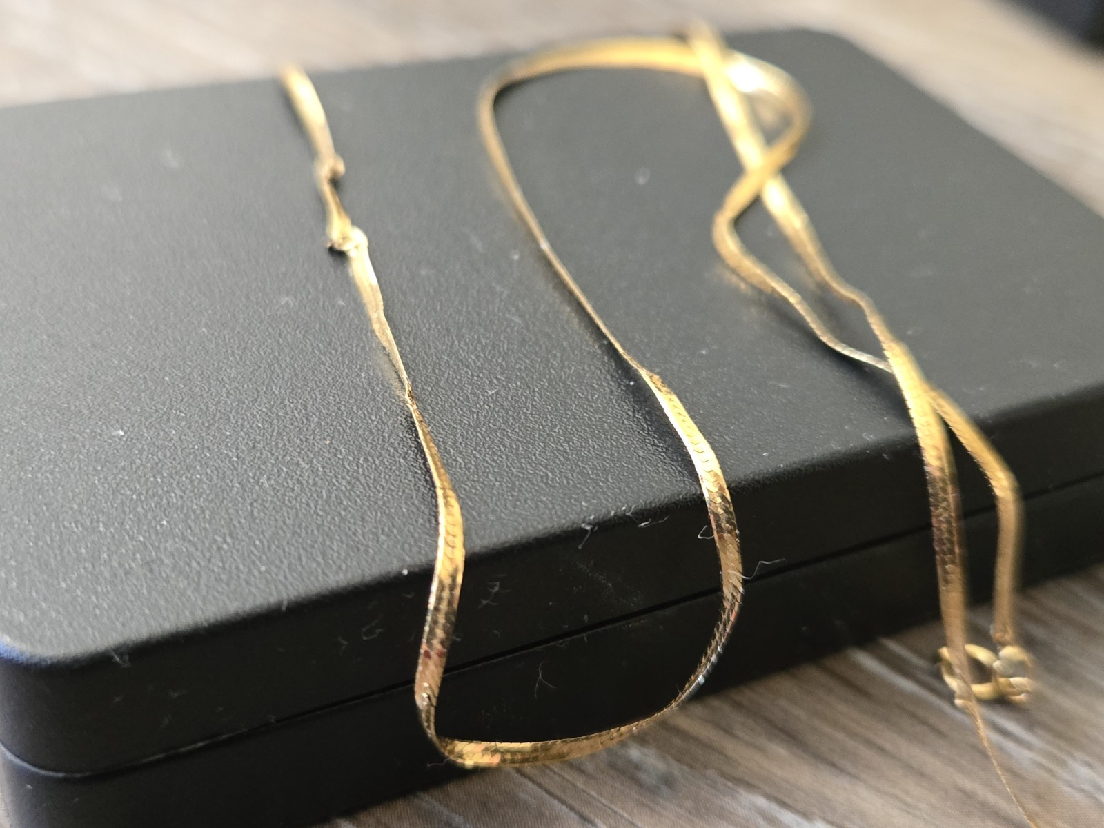 14k solid yellow gold chain herringbone gleaming flat 1mm necklace, 18in, 1.3g