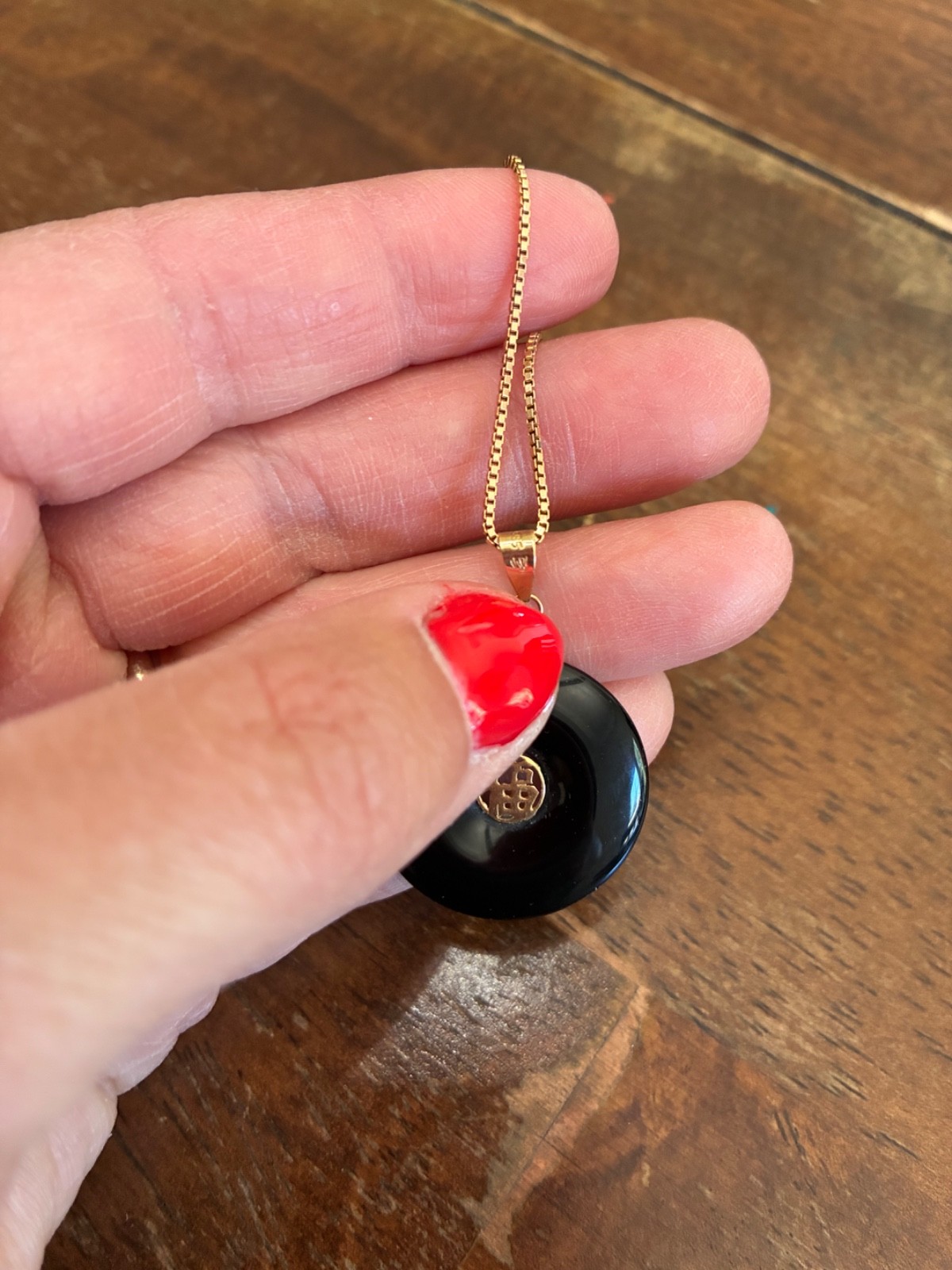 vintage 14k marked yellow gold 30in chain with black onyx/gold pendant