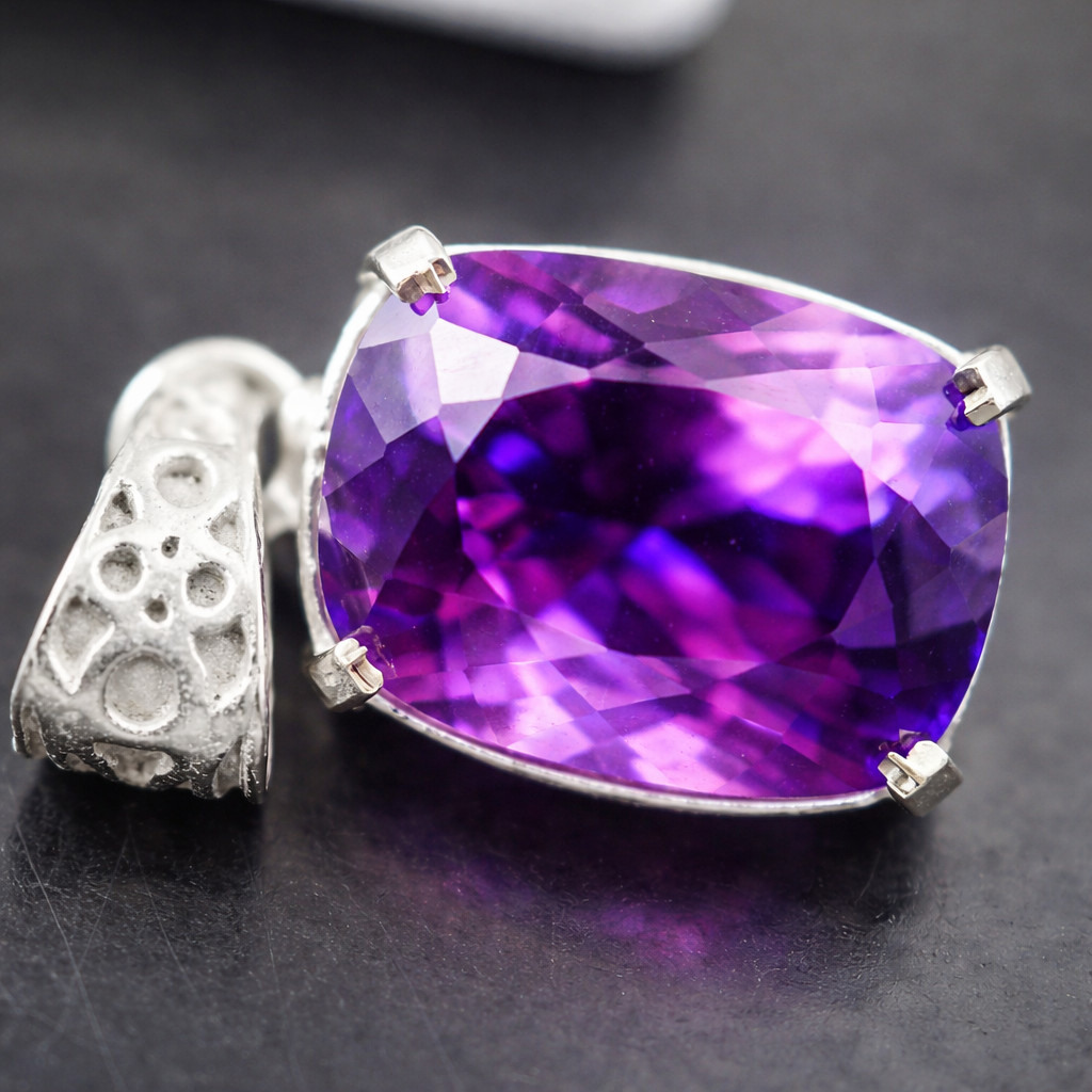 36 Ct Certified Natural Bi-Color Alexandrite 925 Silver Pendant Loose Gemstone