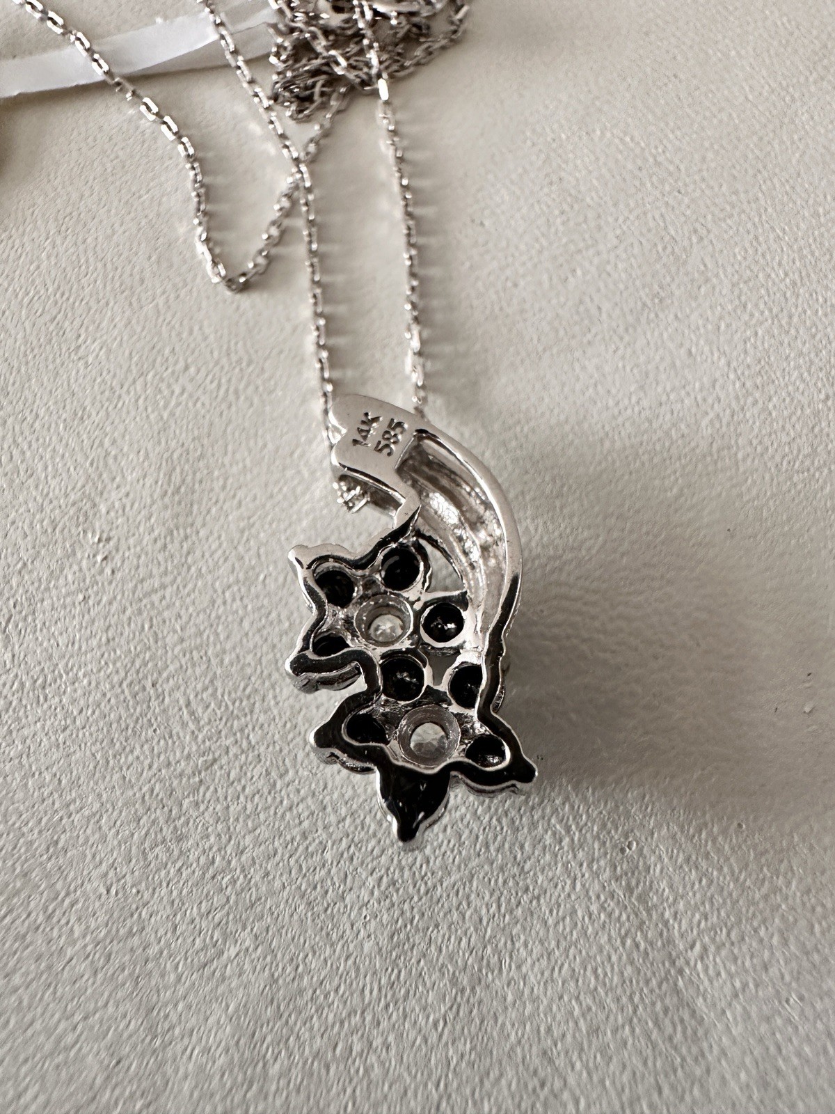 14KT.Solid White Gold Pendant with Black & White Round Diamonds,16″ Chain, 2.3 G