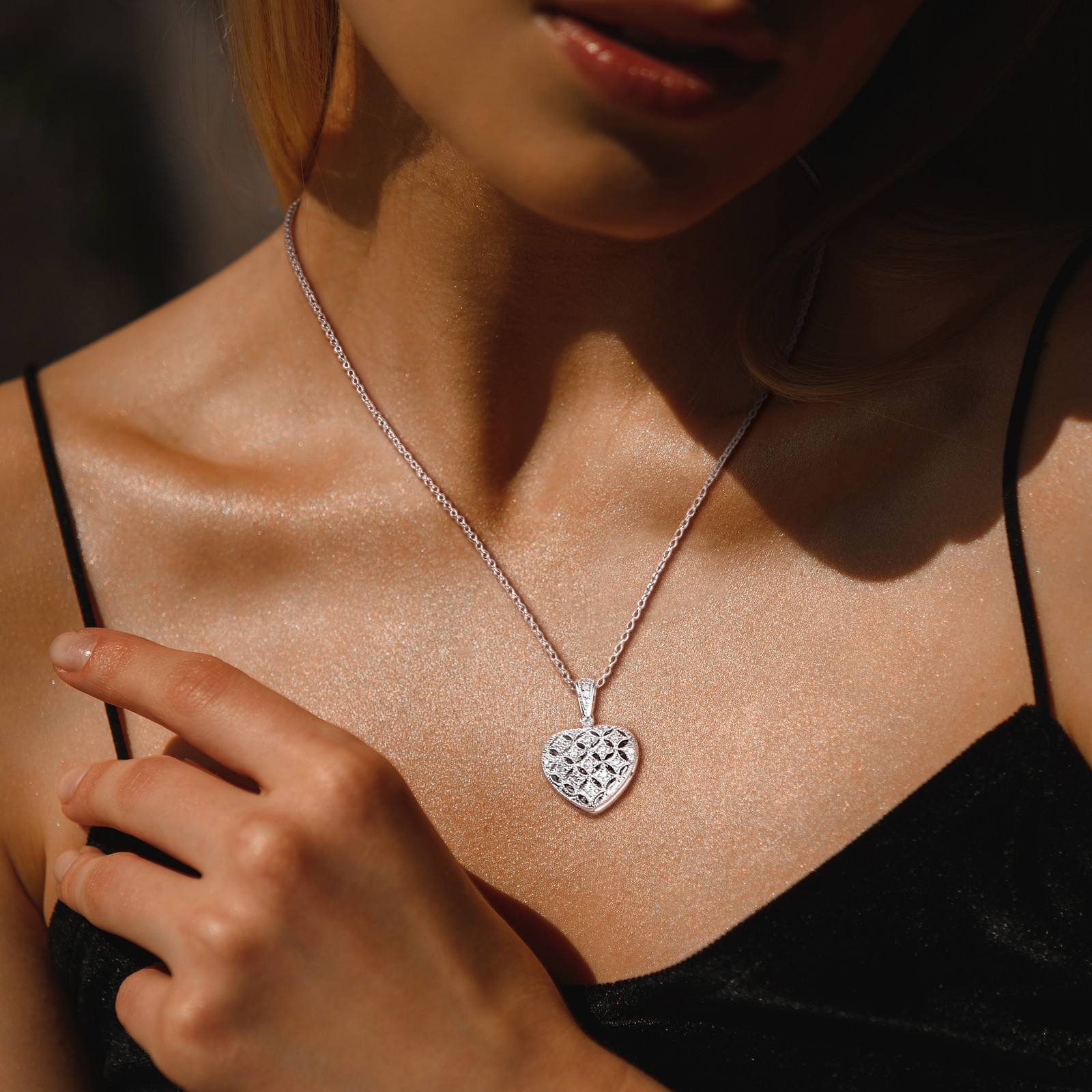 Amour Silver 1/6CT TDW Diamond Heart Locket Pendant with Chain, 18″