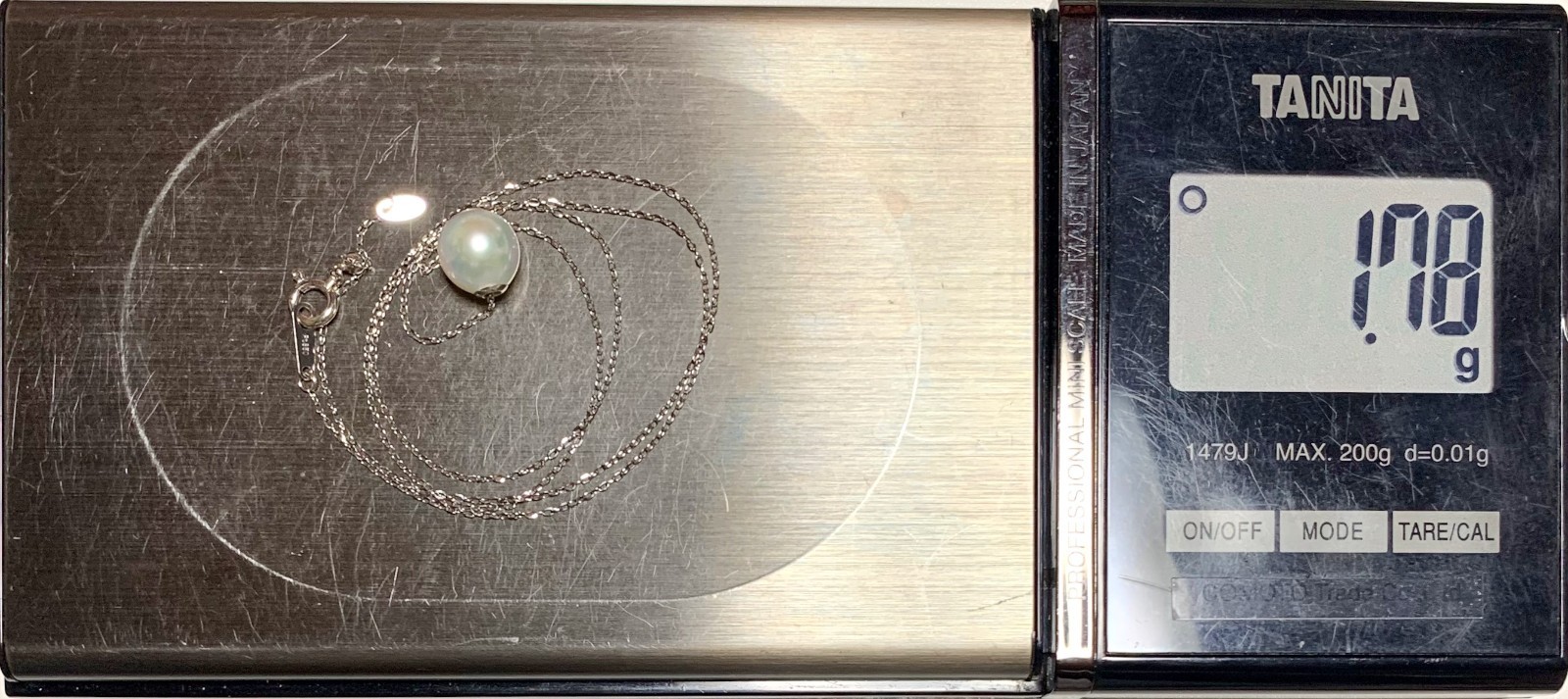 High Luster 8.2mm White Japanese Akoya Pearl Pendant Necklace,Platinum 850,18″