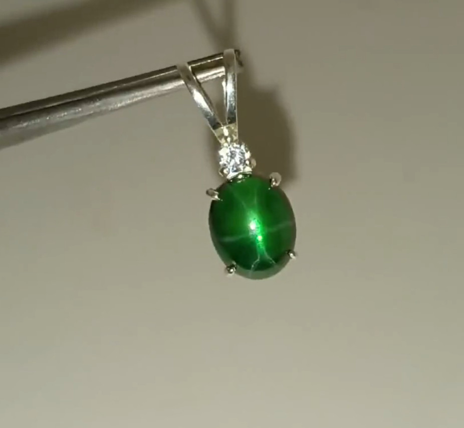 Natural Oval Cut 6 Rays Star Green Sapphire Gemstone 925 Sterling Silver Pendant