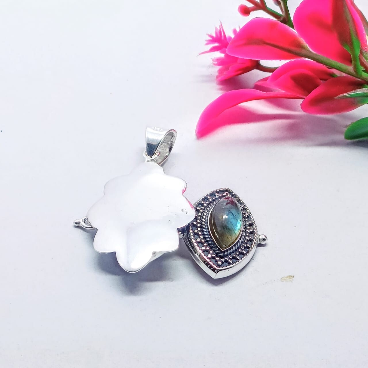 Natural Labradorite Gemstone Handmade Poison Pendant.925 Sterling Silver pendant