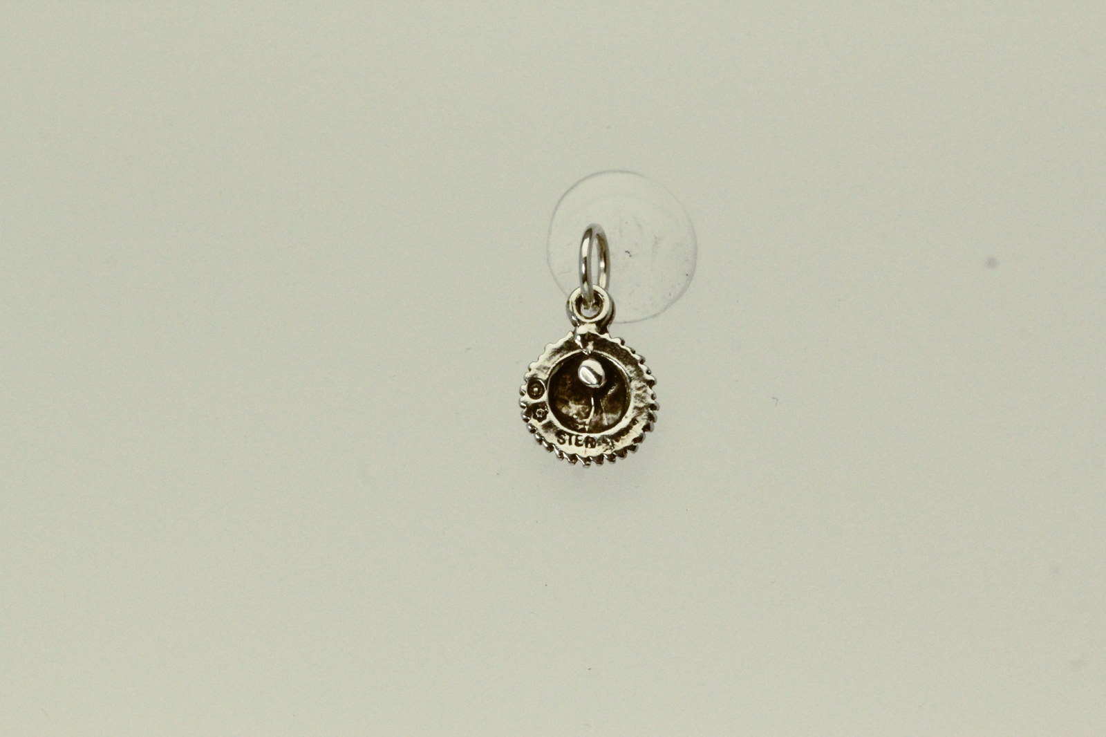 925 Sterling Silver Small Smiling Sun Charm 0.6 Grams (PEN9158)