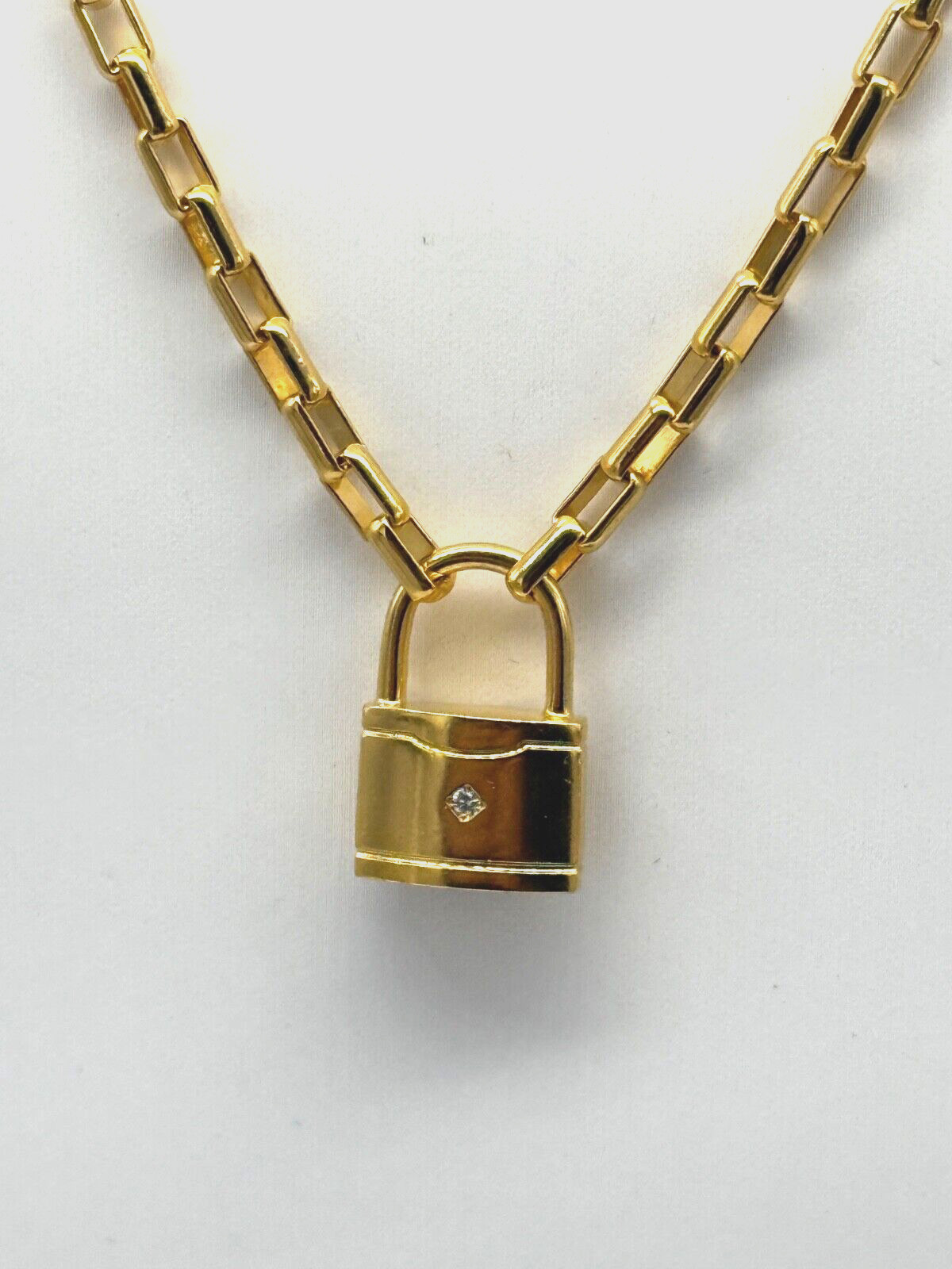 MONTSERRAT New York The Lock Necklace w/ Diamond & 18k 925 Vermeil Box Chain 18″