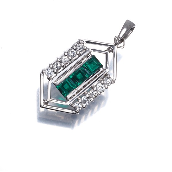Auth CRESCENT VERT Pendant Lab-created Emerald 0.36ct Diamond 0.20ct 14K WG