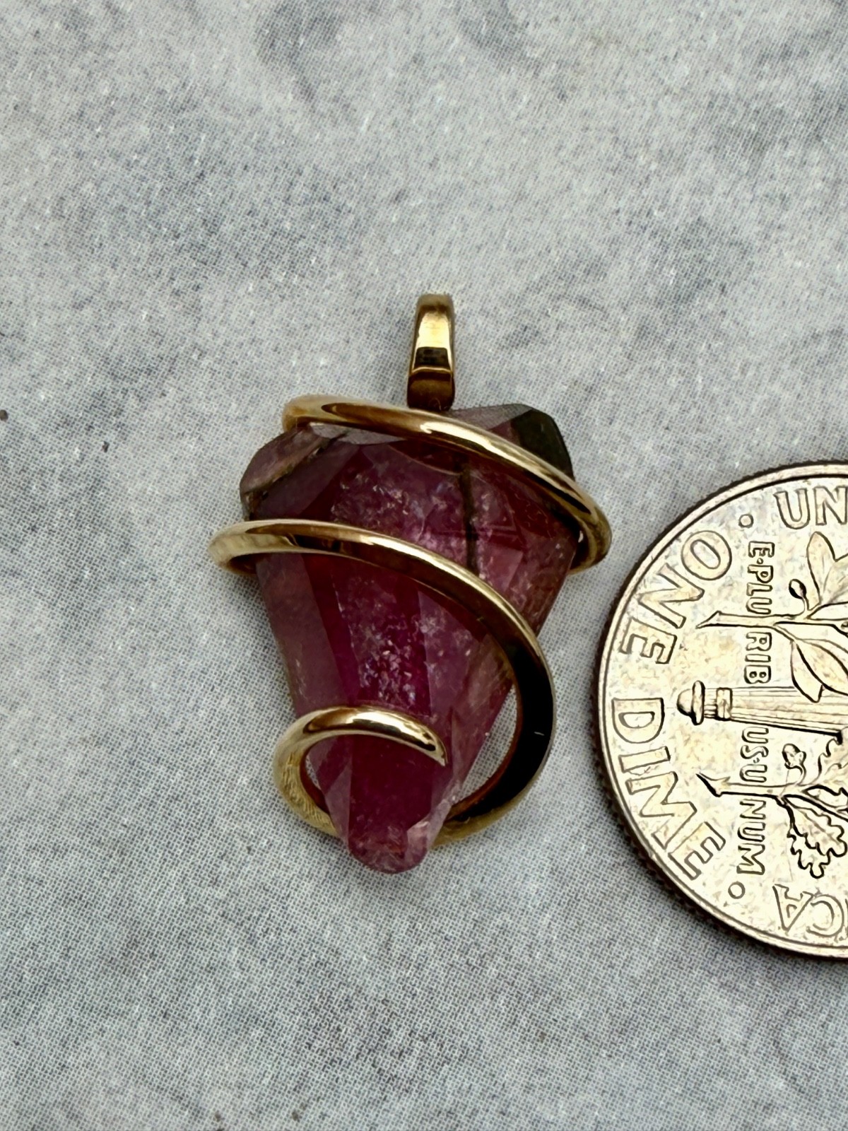 11.47ct Tourmaline Brazil Bi-Color Facet Forge 14K Yellow Gold Pendant Total Wt