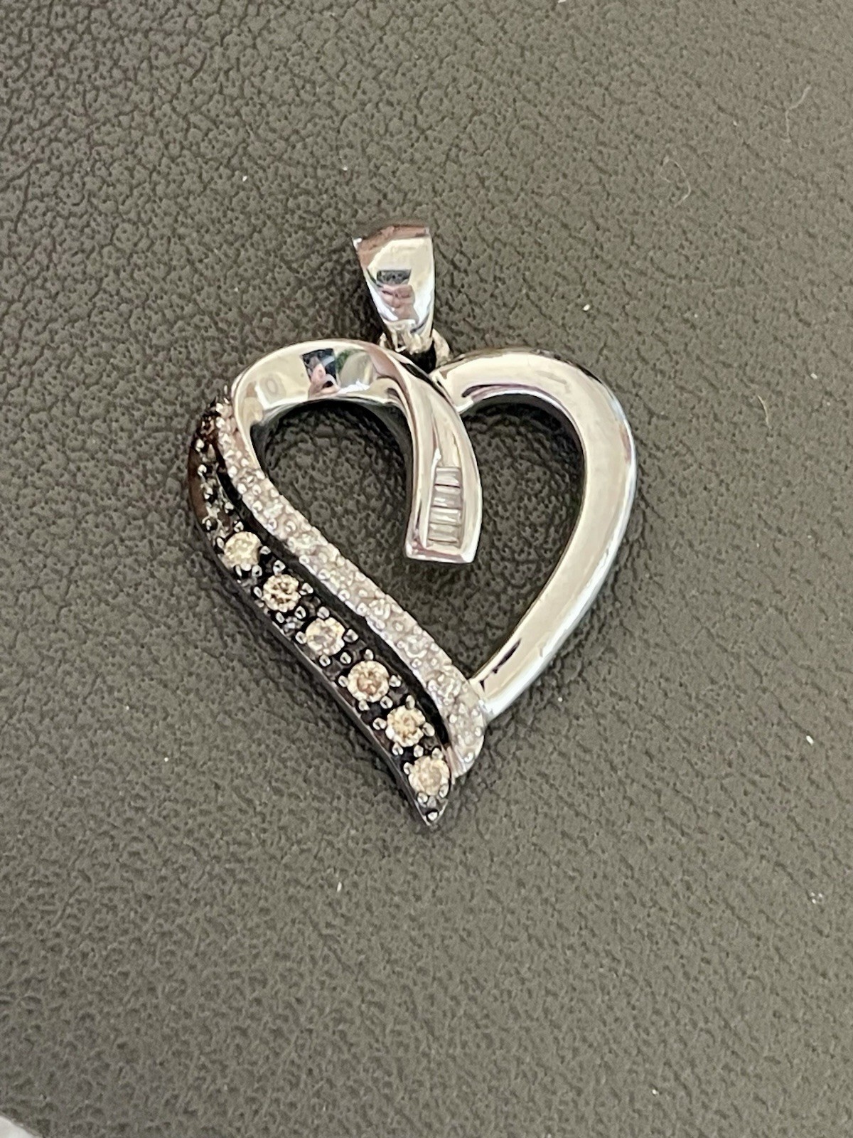 10KT White Gold 0.20CTW White & Champagne Diamond Heart Pendant (F216)