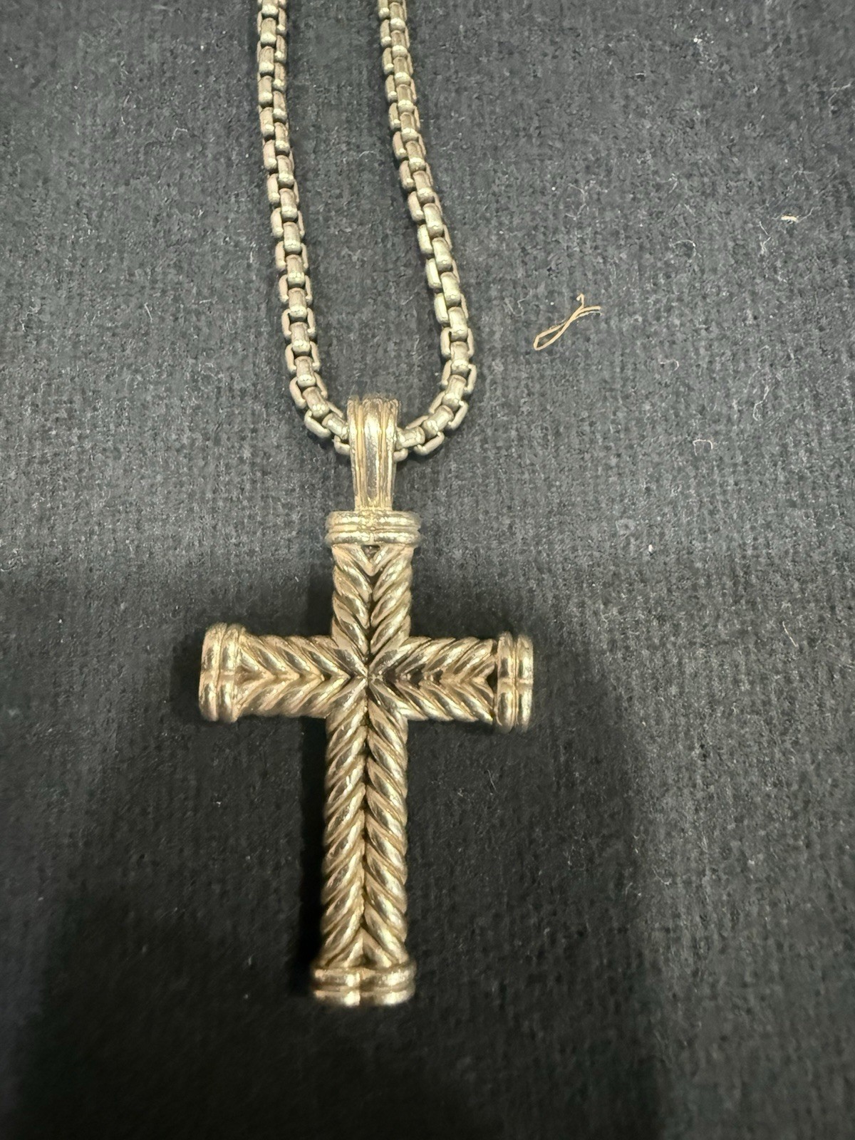 David Yurman Men’s Sterling Silver Chevron Cross Pendant & 22″ Box Chain Set.