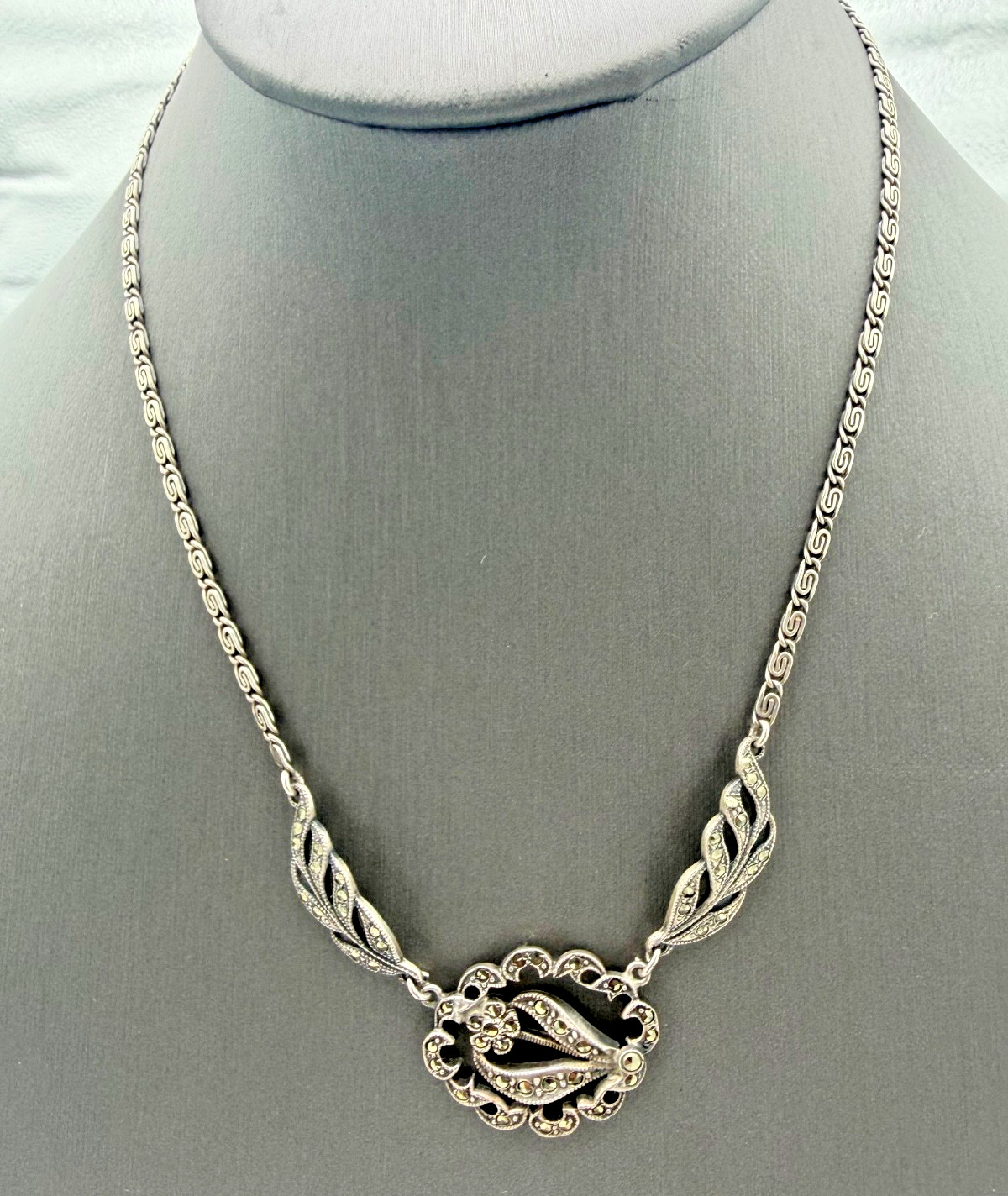 Beautiful Sterling Silver Art Deco Lavaliere 16.5in. Necklace