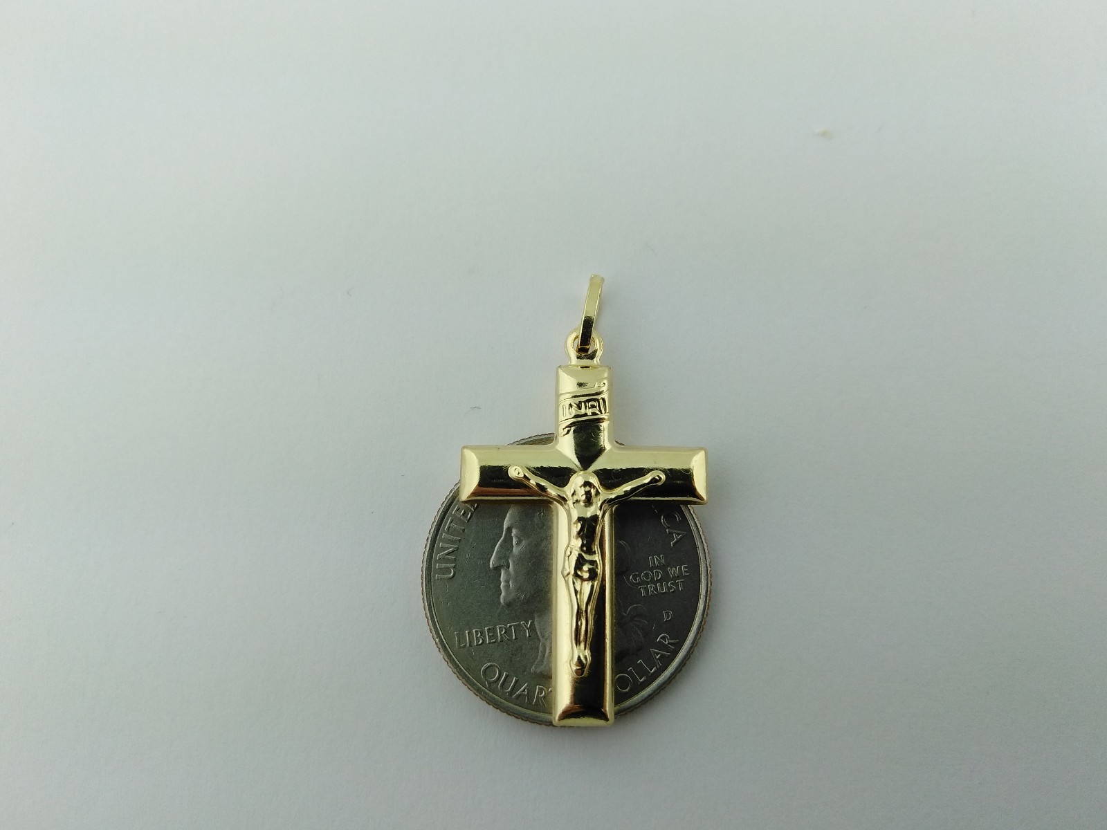 14K Solid Gold Italian Cross Pendant.Very elegant Very Good Price 2.3 grams
