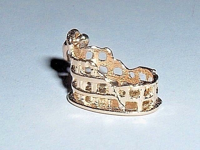 14K YELLOW GOLD 3D ROME COLISEUM COLOSSEUM ITALY PENDANT CHARM 2 Grams