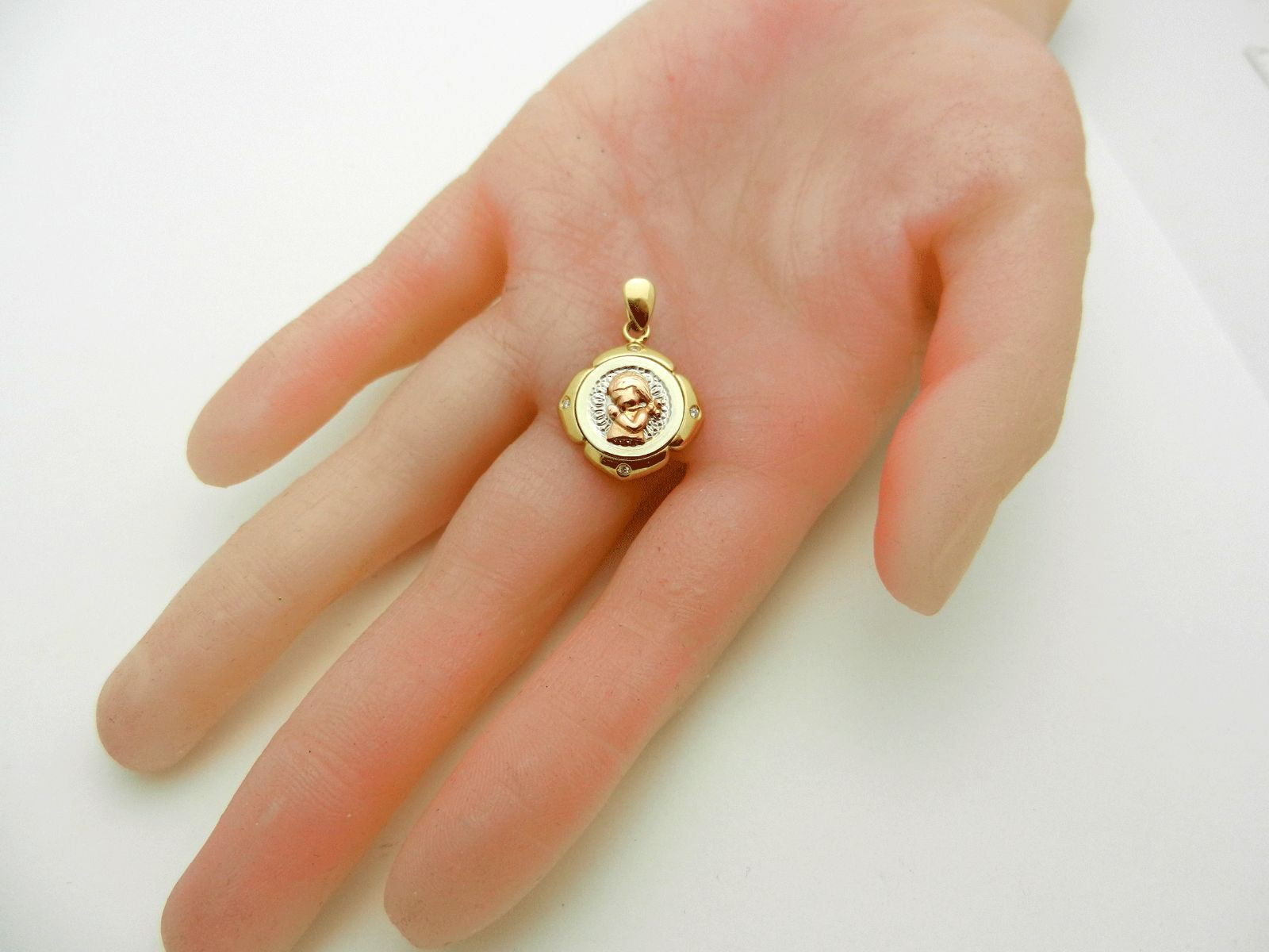 Beautiful Solid 14k Multi Tone Gold Praying little Girl Charm Pendant 3.4 grams