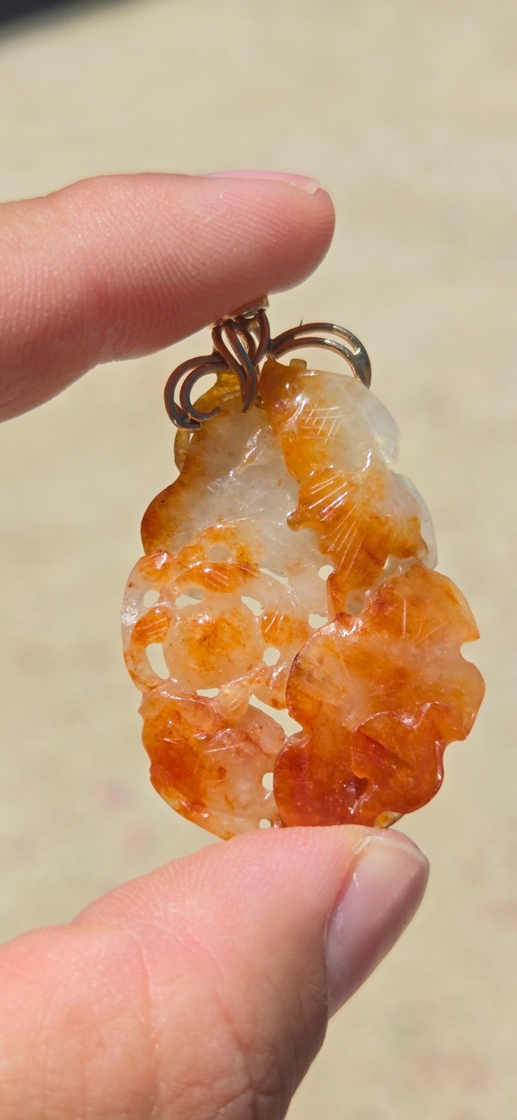 Vtg 14k Gold 13.56 Gr Carved Orange to White Semi Jade Koi Fish Lily Pad Pendant