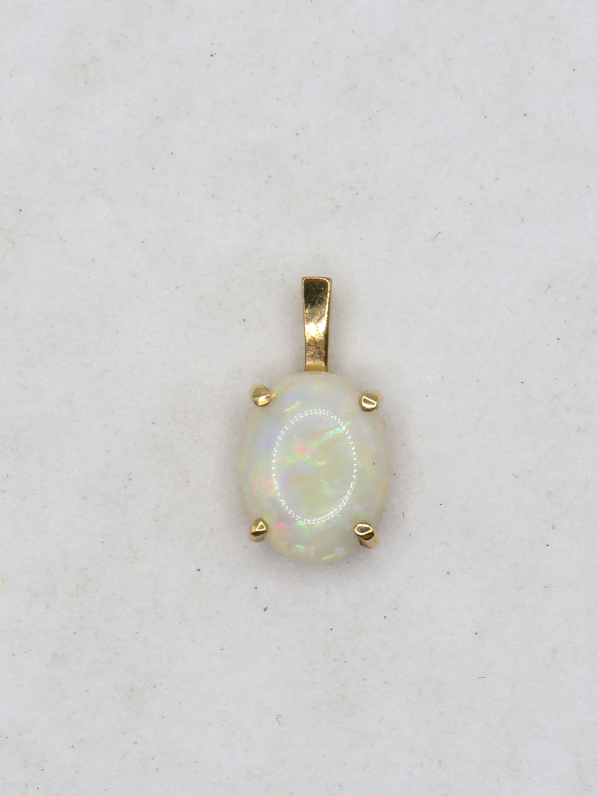 DAINTY LADIES 14k YELLOW GOLD PENDANT w 1.15cts OVAL AUSTRALIAN OPAL (10mmx8mm)*