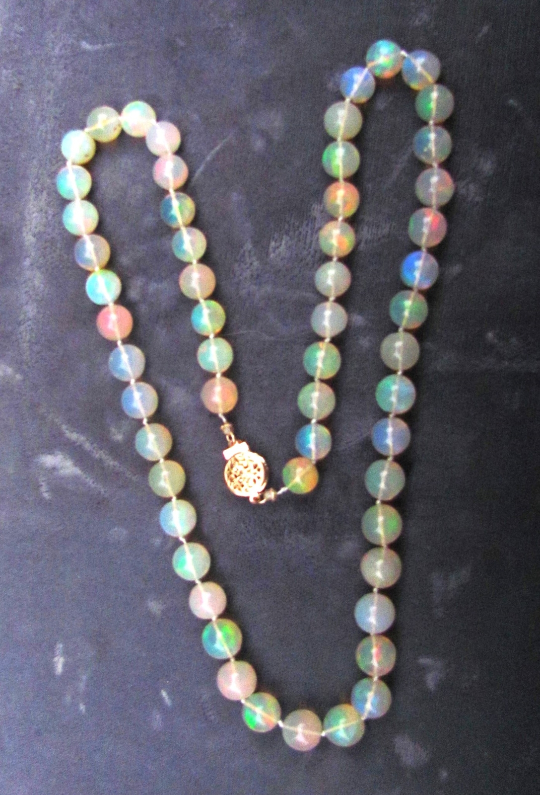 Graduated Strand Opal Bead Necklace 14K Clasp 19.5″