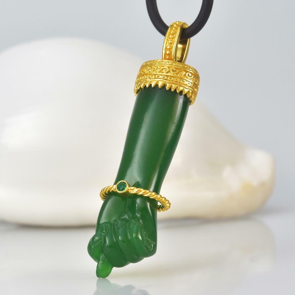 Gold Vermeil Sterling Mano Fico Figa Pendant Carved Chalcedony Emerald 8.74 g