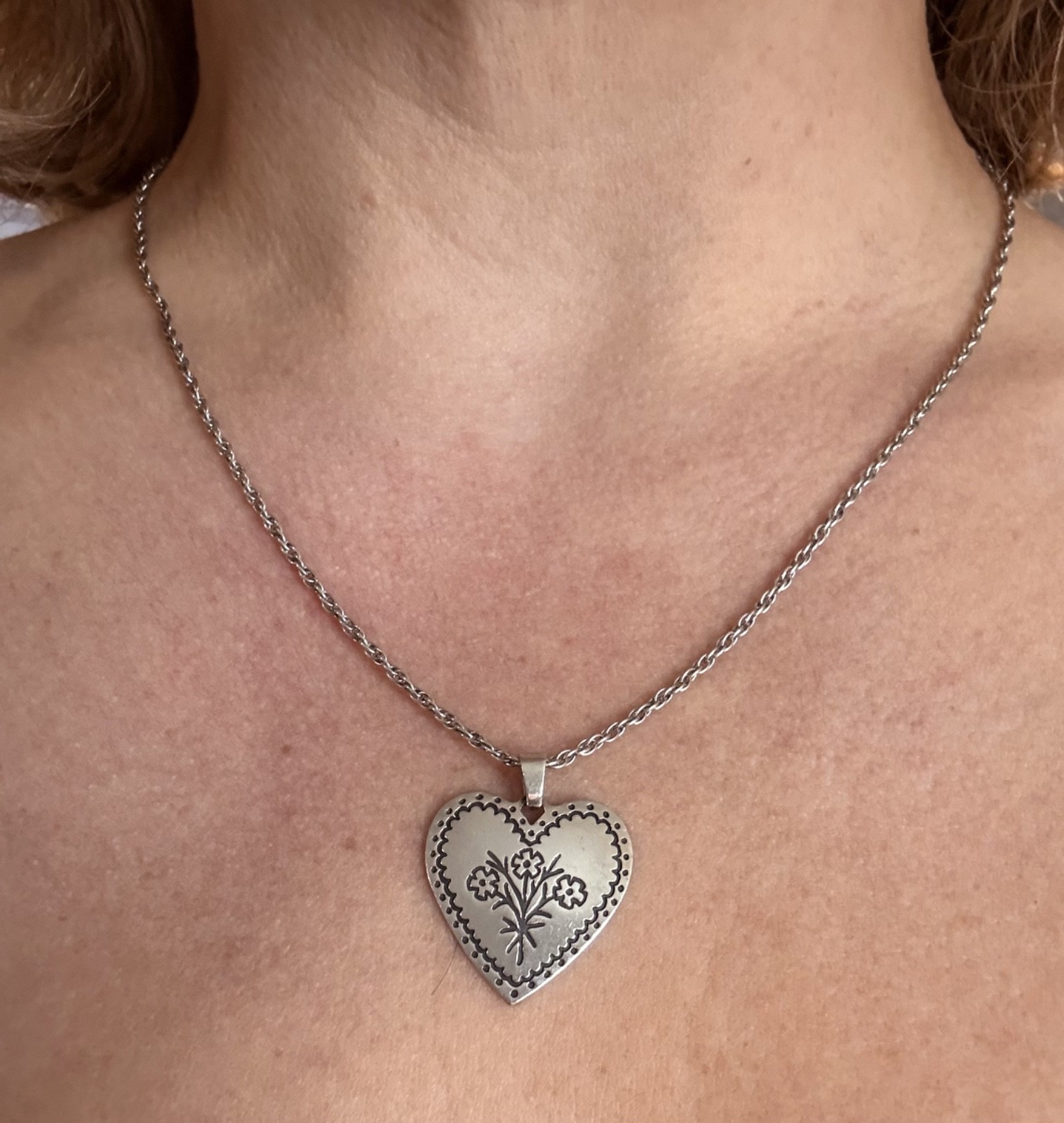 James Avery Retired Large Embroidery Heart Flowers Pendant 18″ Necklace w/JA box