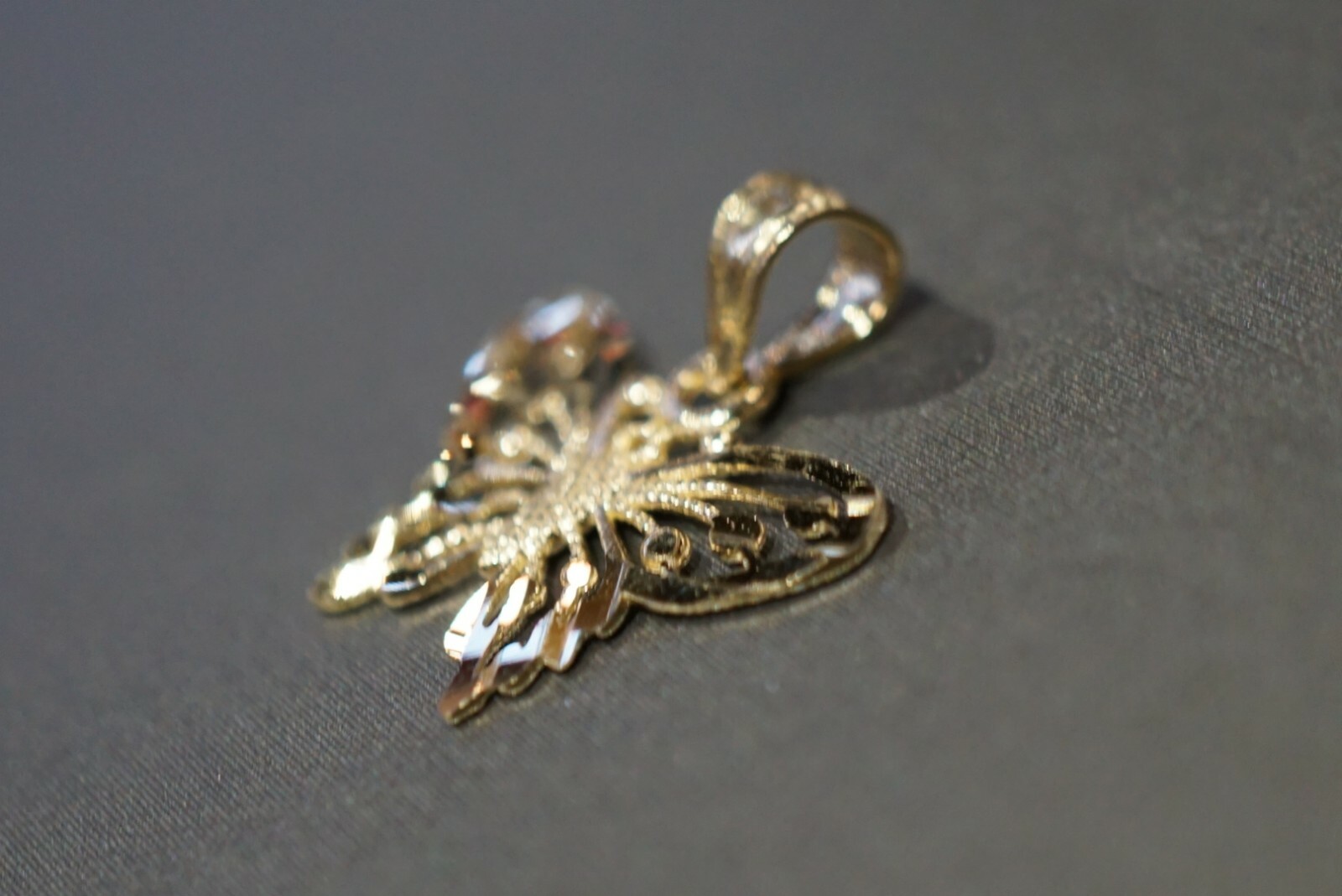 14K Solid Yellow Gold 0.65″ Small Diamond Cut Butterfly Charm Pendant.