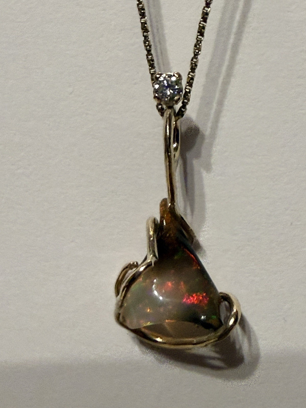14k Solid Yellow Gold 2.12 Carats Natural Opal and diamond pendant