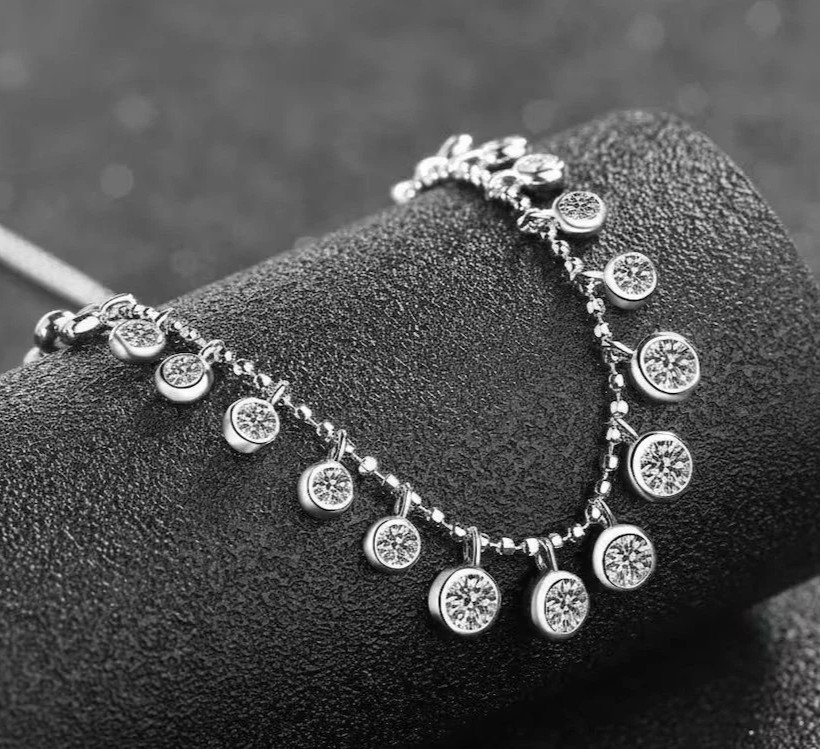 Lovely 25 Ct Certified White Diamond Necklace , Tariffs FREE & matching Studs.