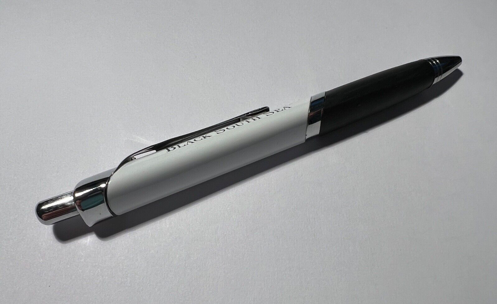 Genuine and Authentic MIKIMOTO White&Black Pen ‘Black South Sea Pearls’ Preowned