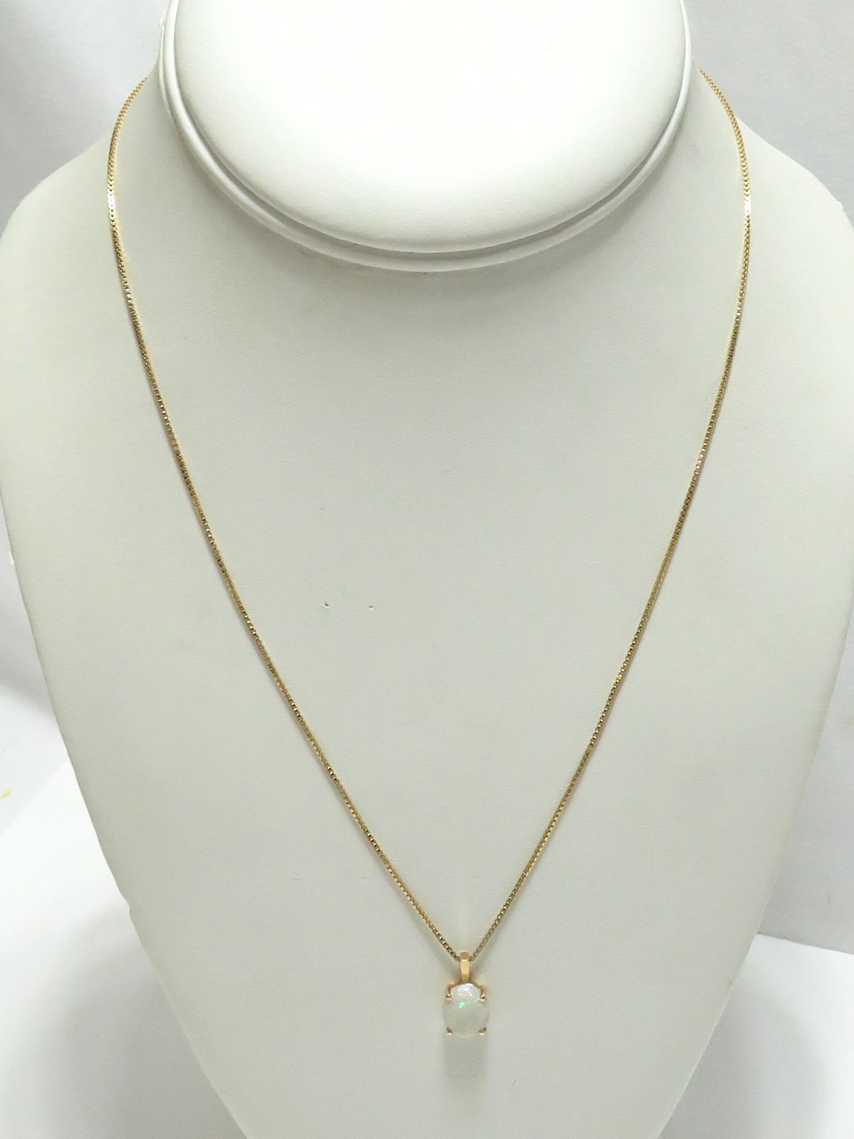 DAINTY LADIES 14k YELLOW GOLD PENDANT w 1.15cts OVAL AUSTRALIAN OPAL (10mmx8mm)*