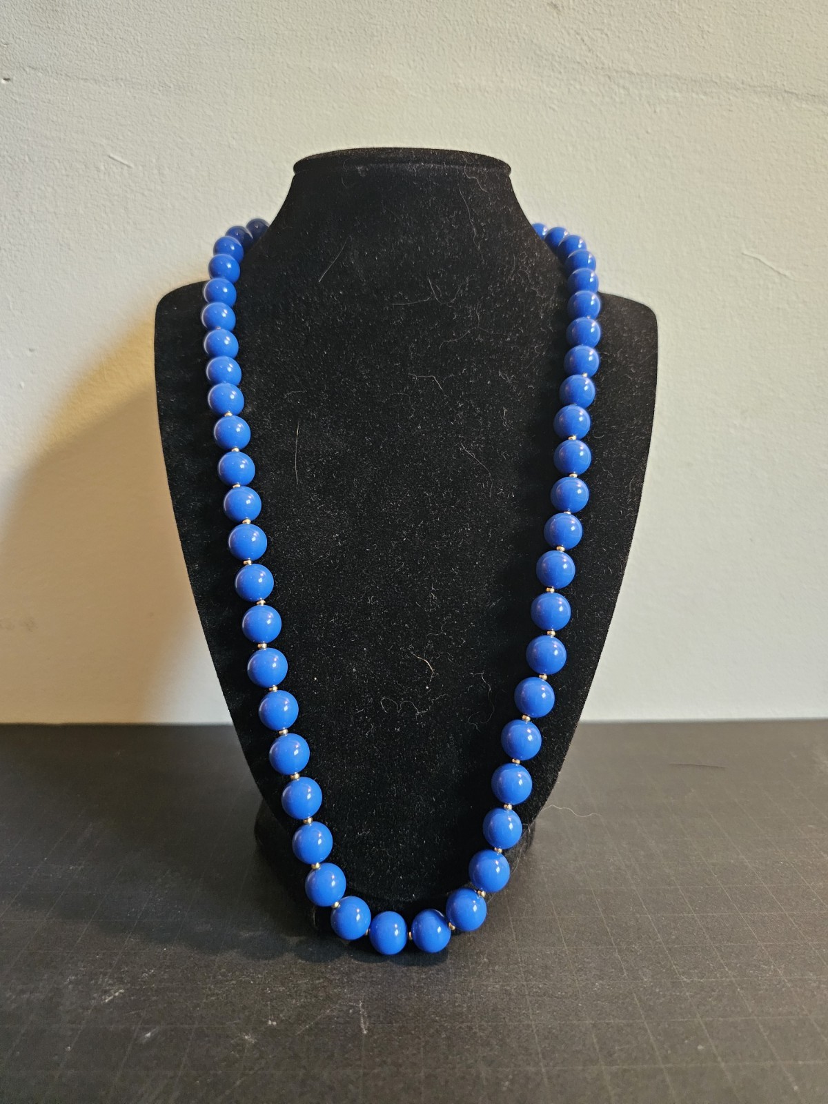 Vintage Large Blue Plastic And Small Goldtone Bead Necklace 23 Inch Long
