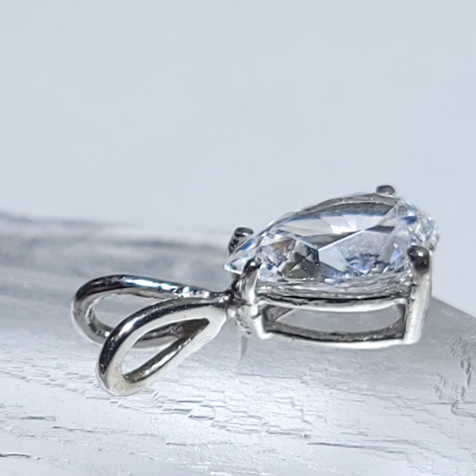12k White Gold Pendant Clear Stone Small Charm 1.5cm Long 12 Karat 1.0g Total