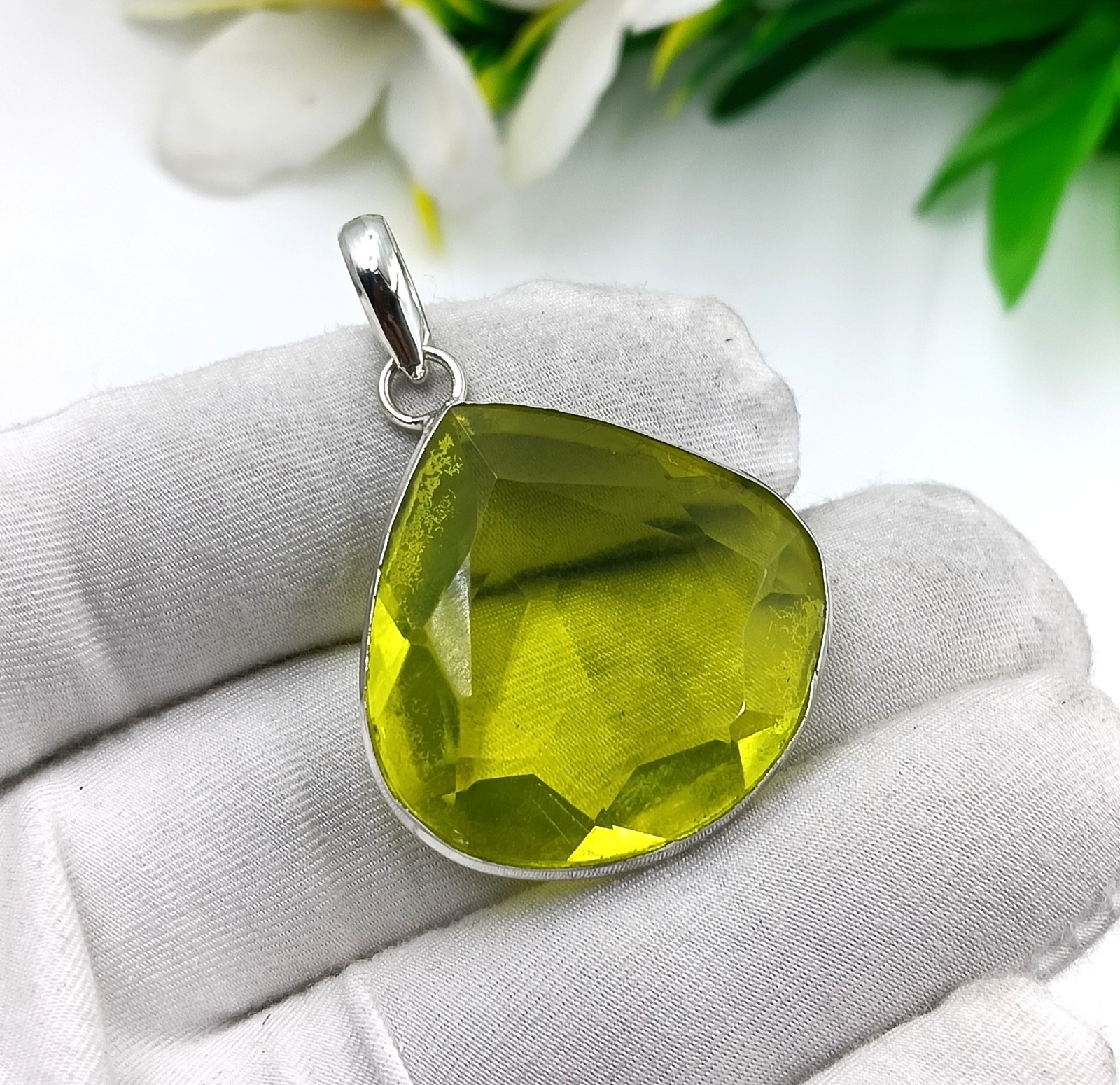 Green Peridot Gemstone Pendant 925 Sterling Silver Handmade Jewelry For Gift