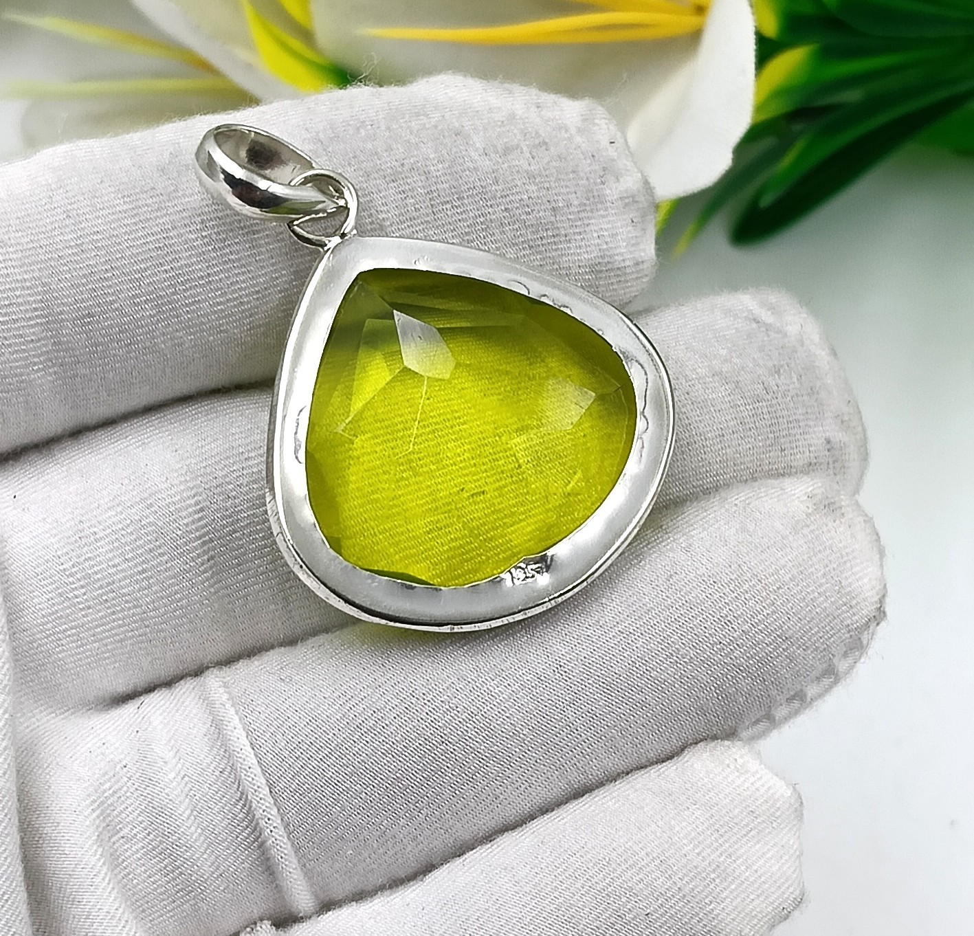 Green Peridot Gemstone Pendant 925 Sterling Silver Handmade Jewelry For Gift