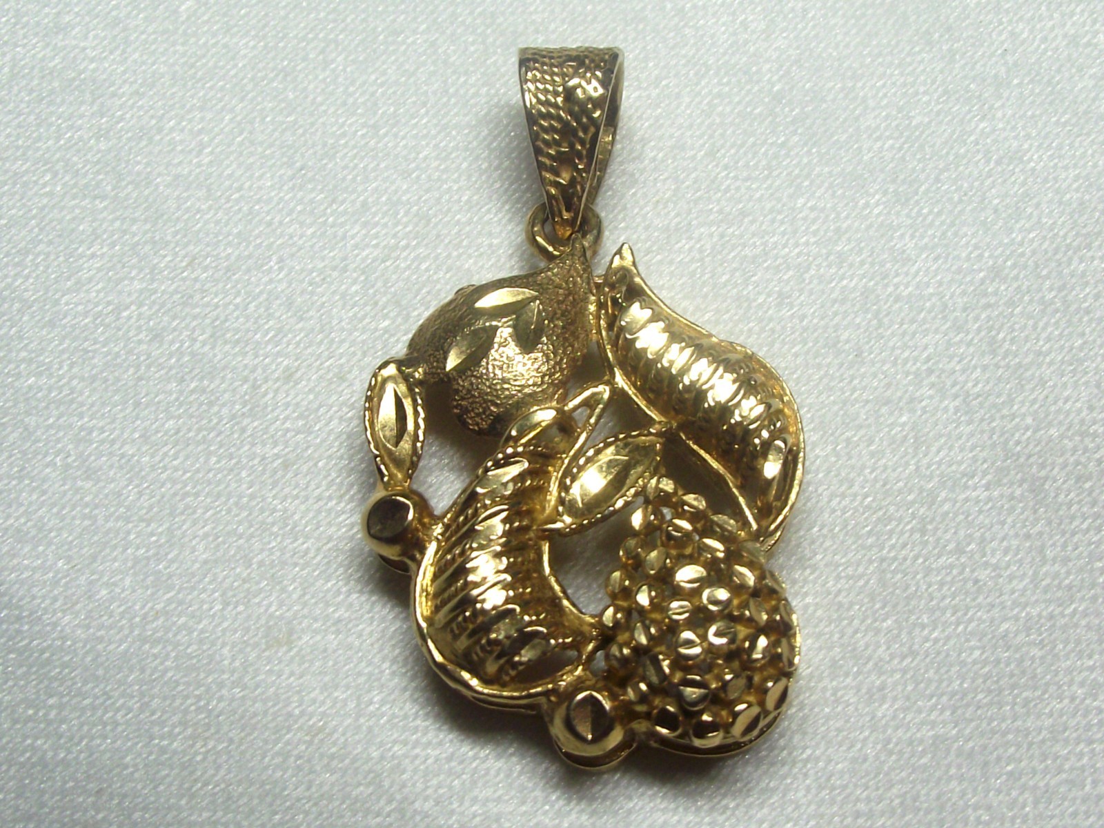 *** HIGH GRADE GOLD *** ? 18ct / 21ct ? FANCY Design PENDANT * approx 6GMS *