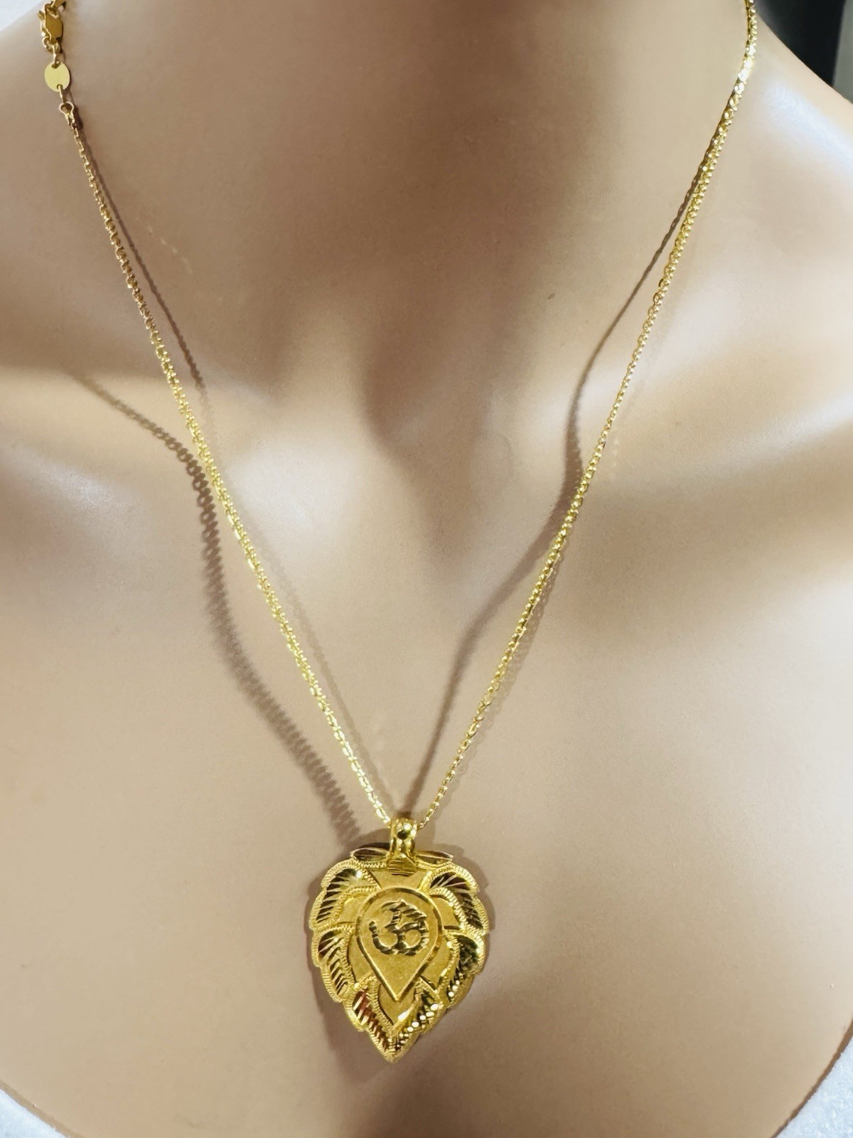 Saudi Dubai 22K Solid 916 Real Gold Leaf Flower Necklace 20” Long 12.1g 2.2mm