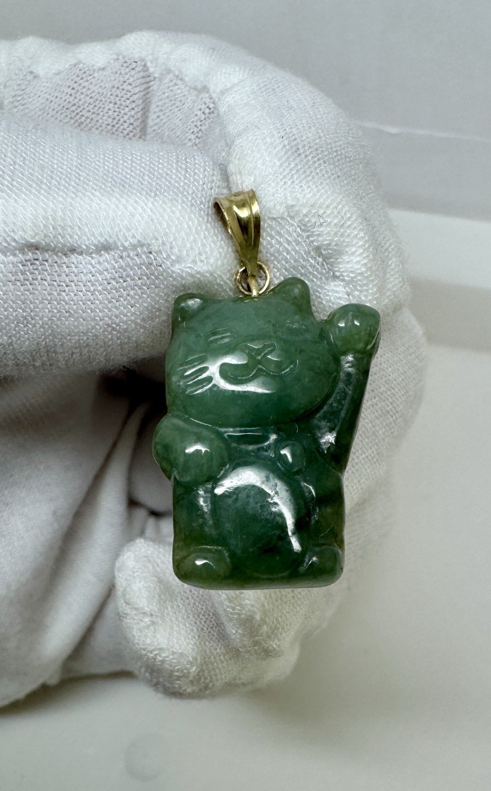 Maneki Neko Waving Hand Lucky Cat Jade Carved Cute Pendant 10K Real Gold Bail招財貓