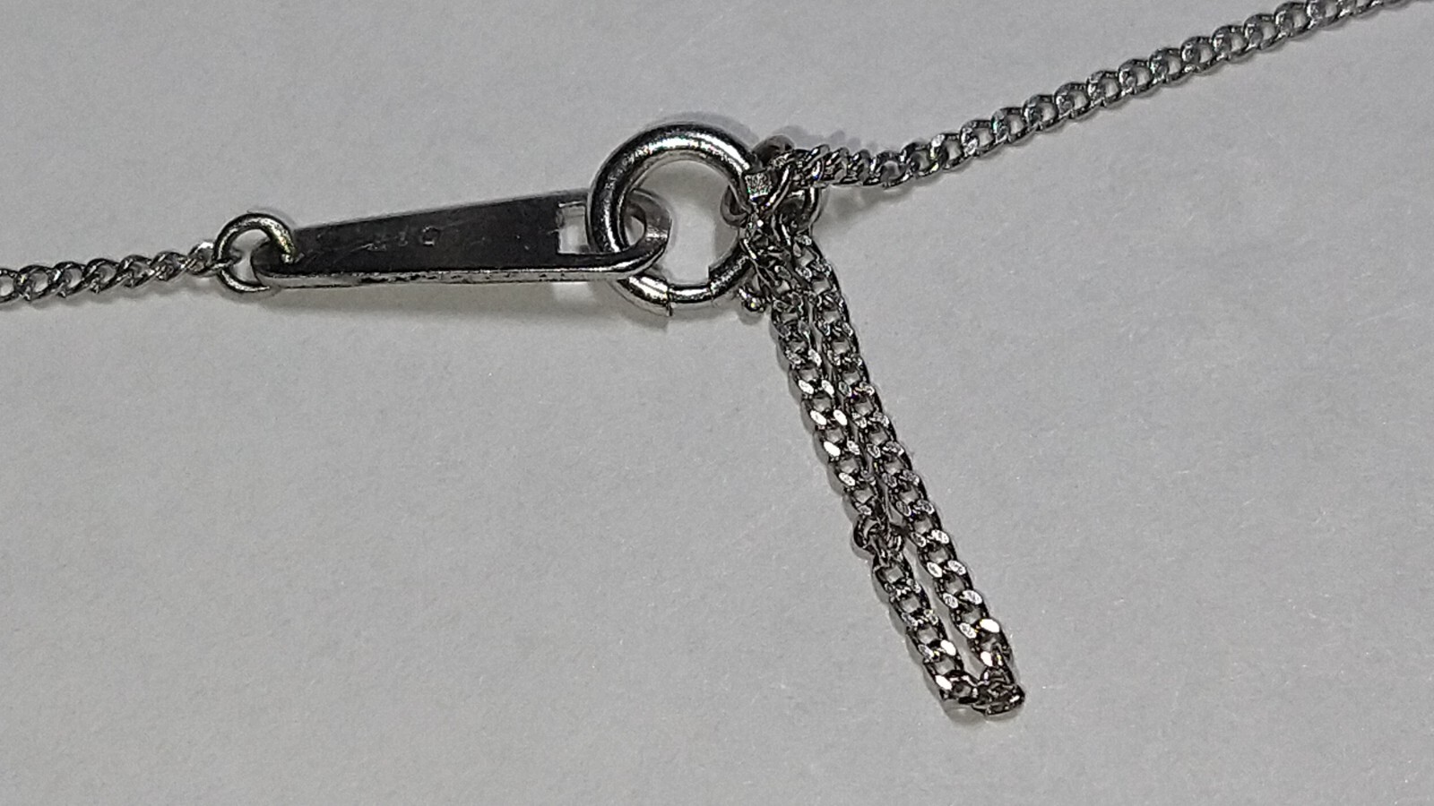 Solid platinum 0.17 carat diamond solitaire pendant chain necklace 2.7 grams