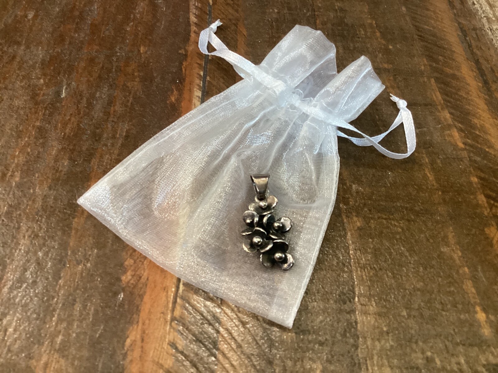 Women’s Sterling Silver Flower cluster Pendant 1 1/4”