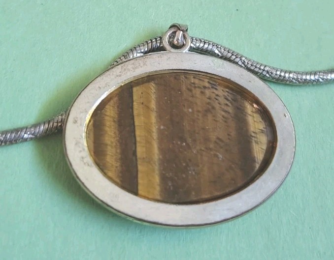 TIGER’S EYE Gemstone Pendant & Necklace In Silver Tone