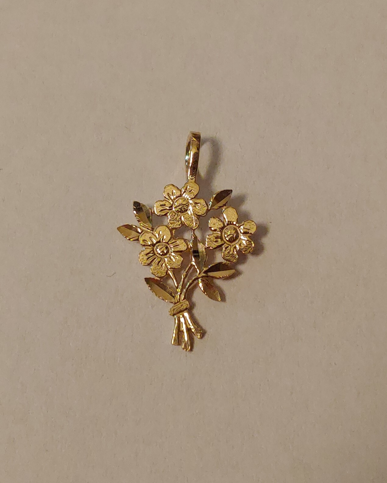 New 14k Gold Bundle of Flowers Charm Pendant