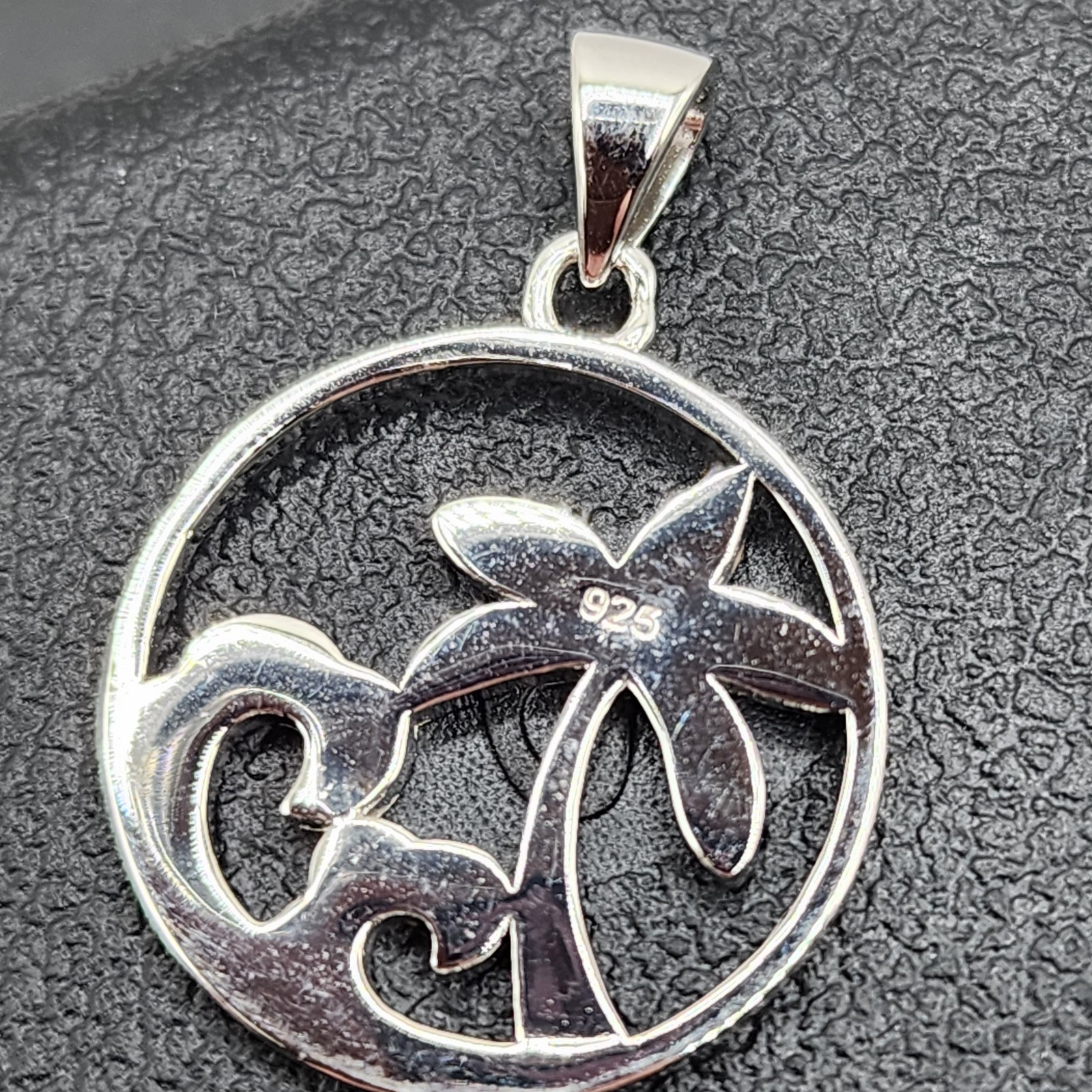 925 NEW Sterling Silver Pendant- Lab Opal Waves & Palm Trees 19mm Diameter FREE