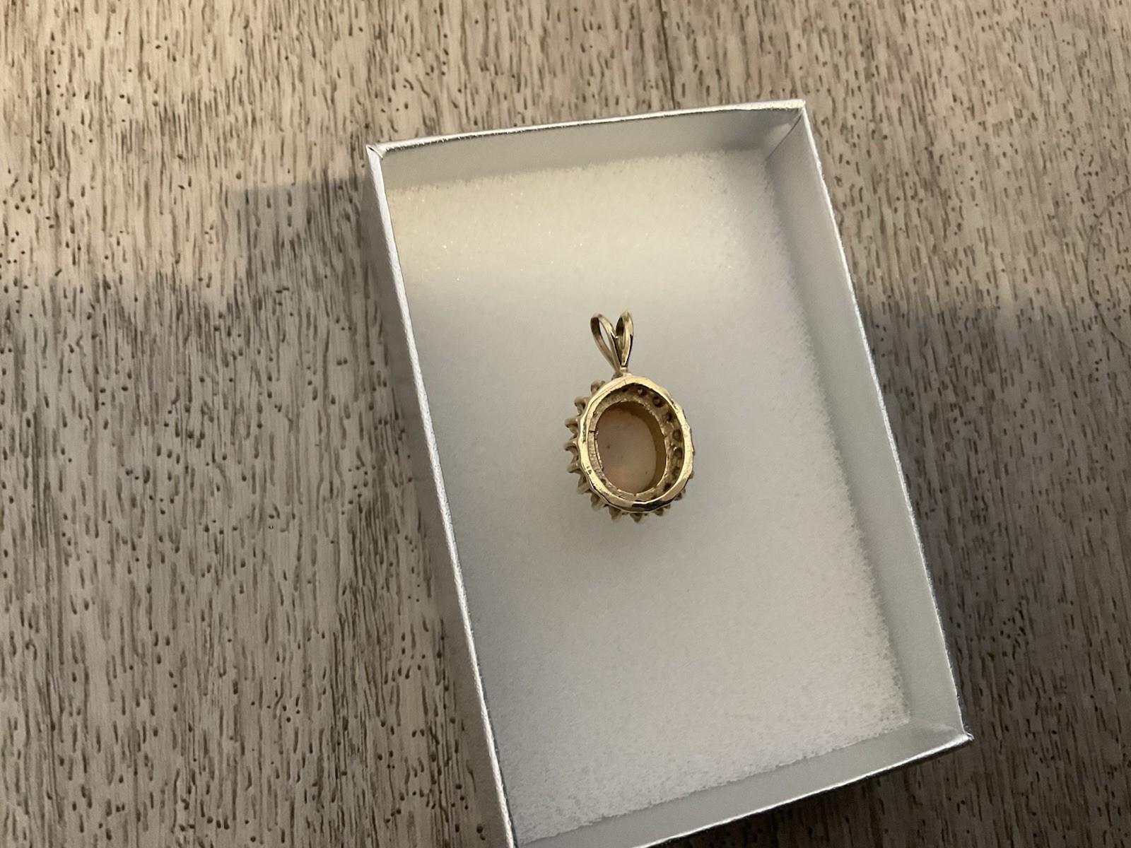 Beautiful 4.20 Opal pendant with Clear Diamonds