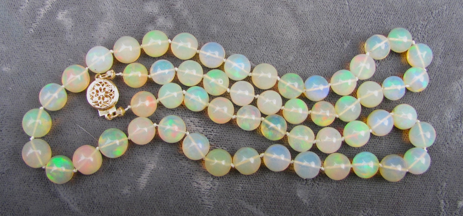 Graduated Strand Opal Bead Necklace 14K Clasp 19.5″