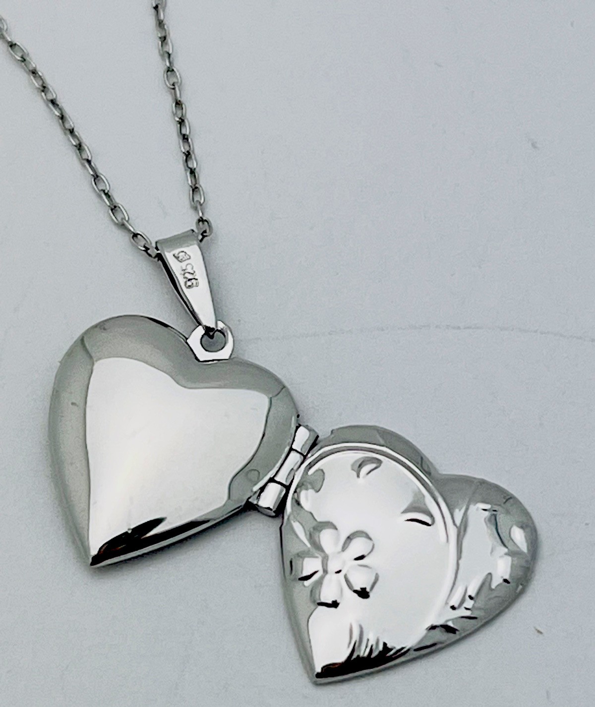 925 Sterling Silver Flower Vine Locket Necklace 18”