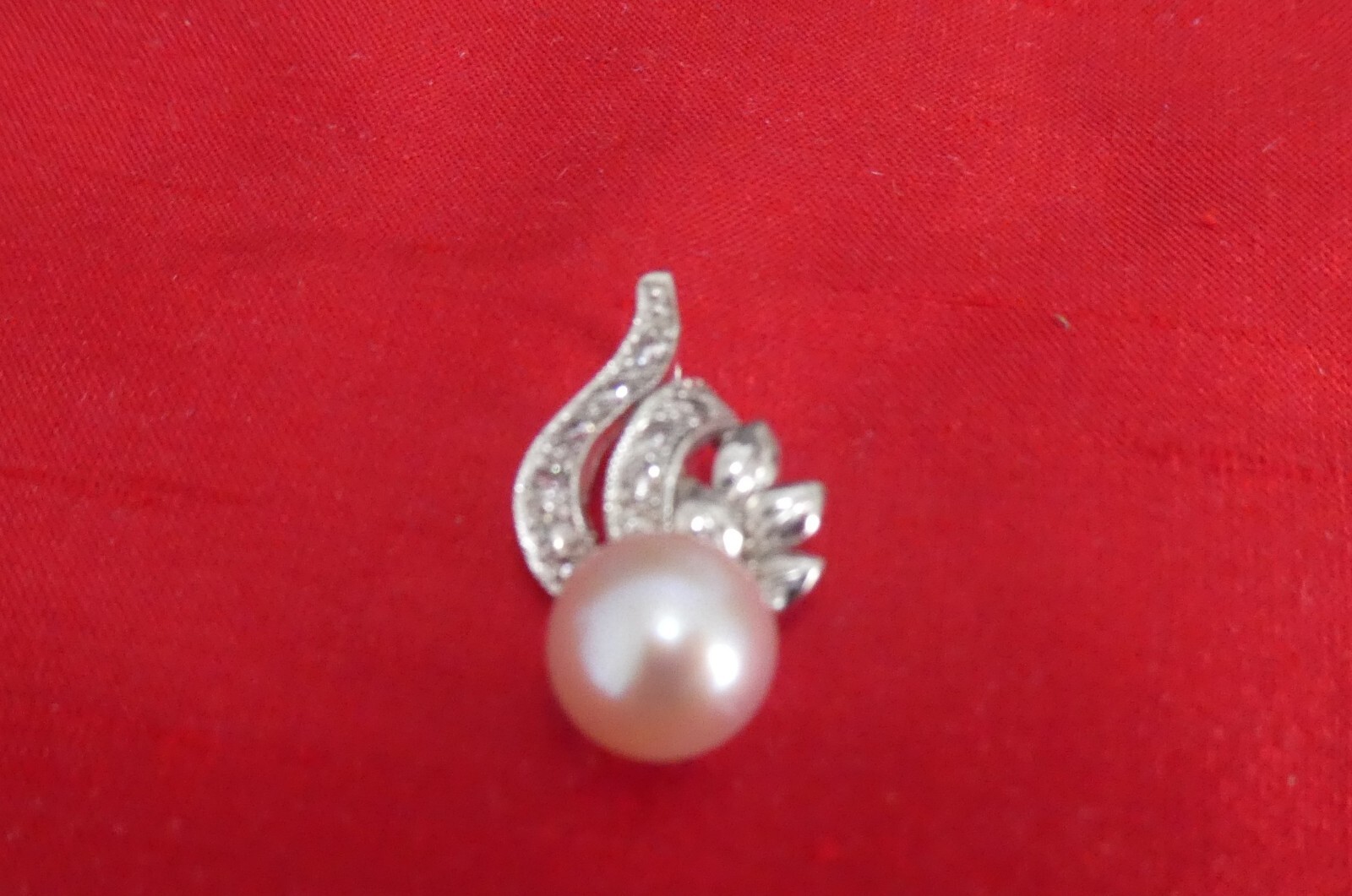 STERLING SILVER 925 CULTURED PEARL & CUBIC ZIRCONIUM PENDANT Very Good Quality