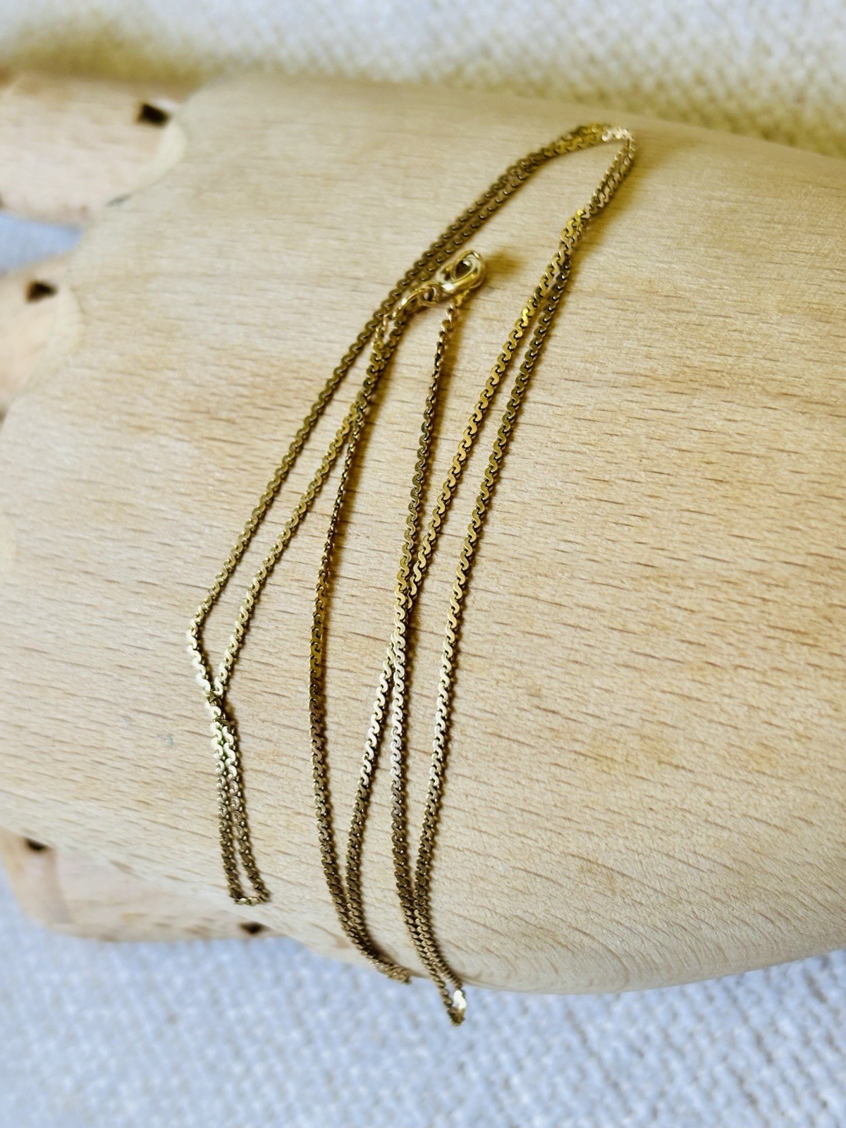 Vintage 14KT Gold Necklace Chain 2 Grams 21.5 Inches Long Curb Chain