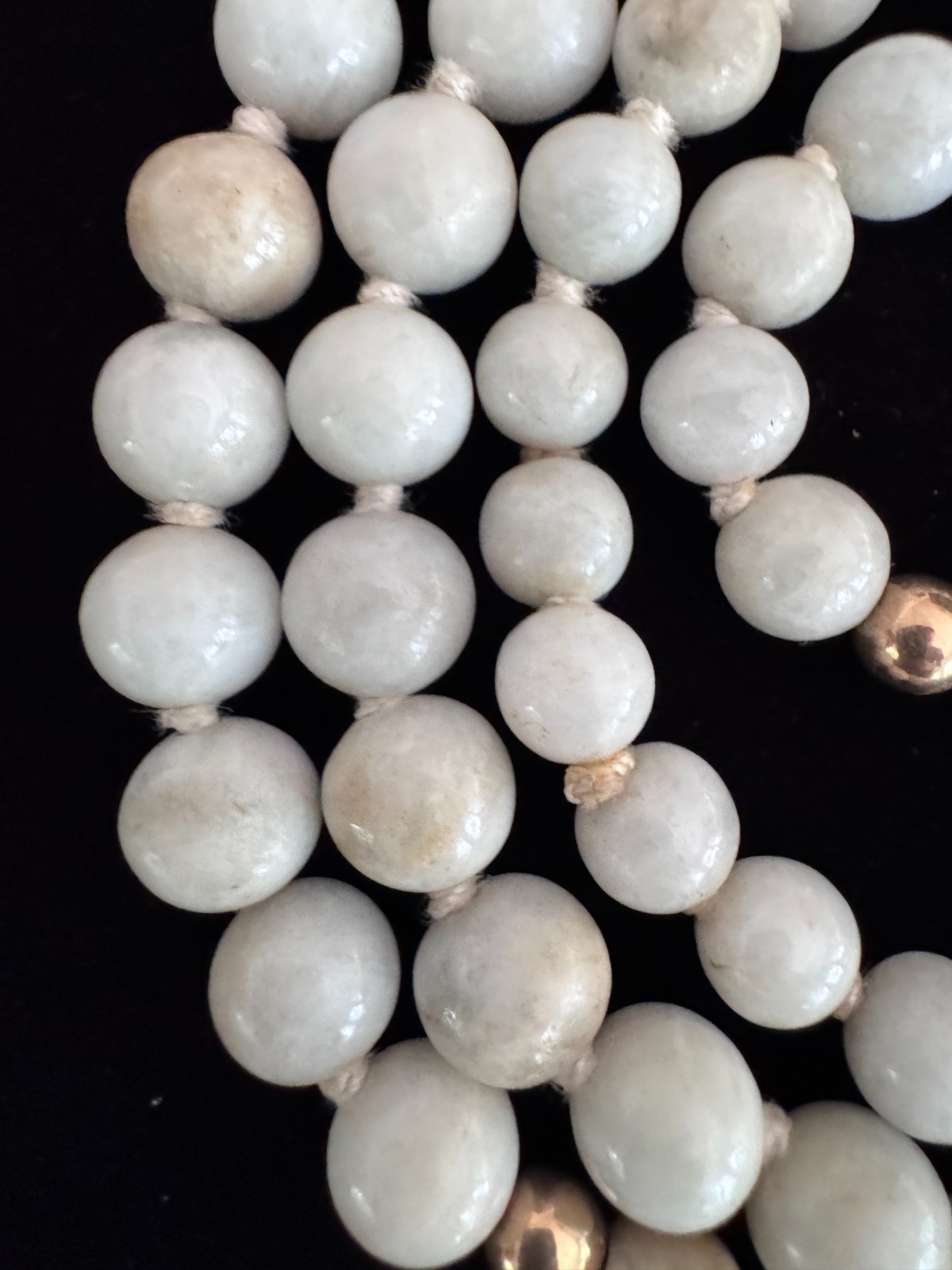 Vintage 33″ White Celadon Jade Bead Necklace 14K Gold Accents Hand Knotted 109g